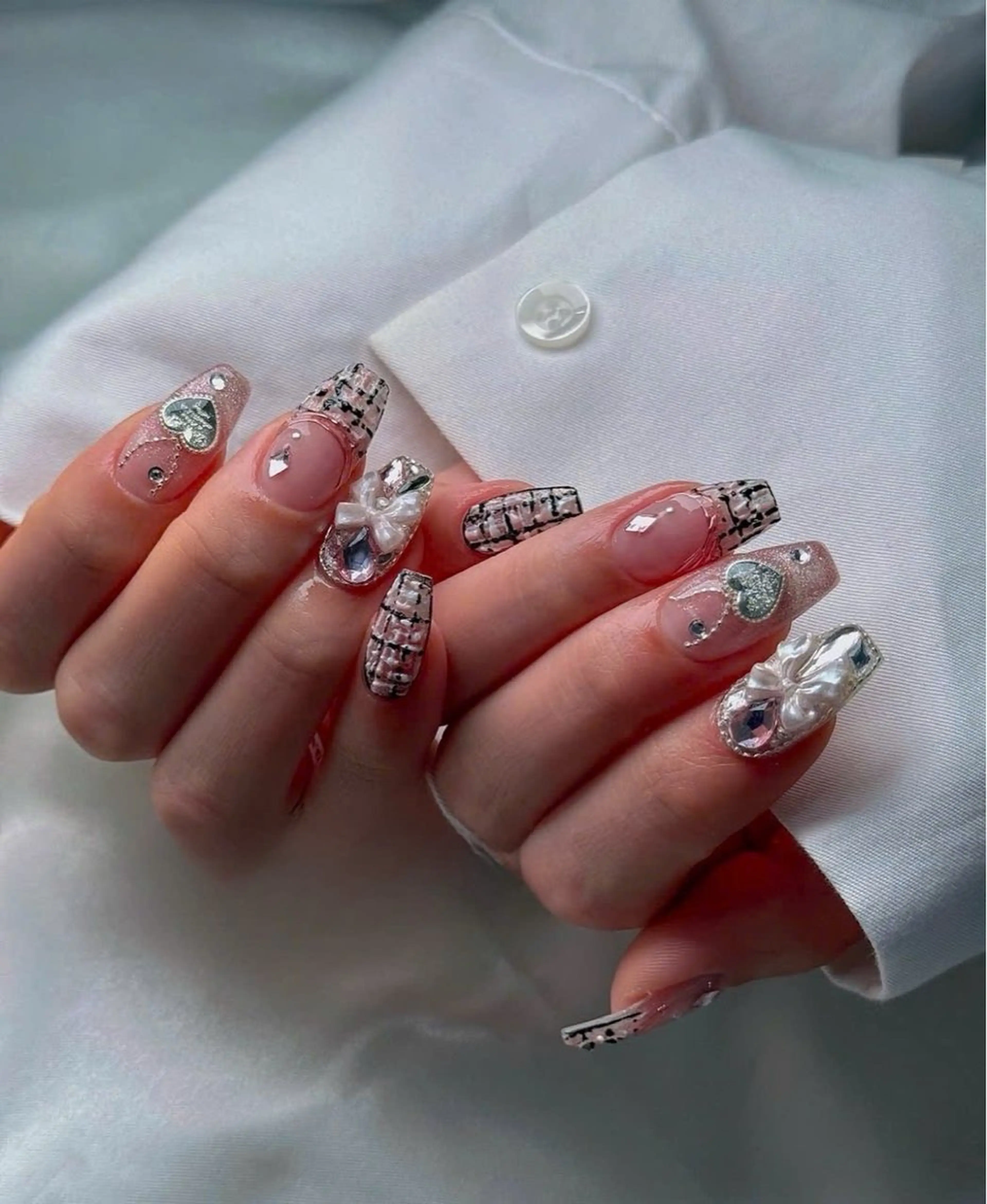 ネイル フラッシュネイル フレンチネイル グラデーション キラキラネイル 韓国ネイル ハンドネイル LynaOtsuka Nailのネイルデザイン