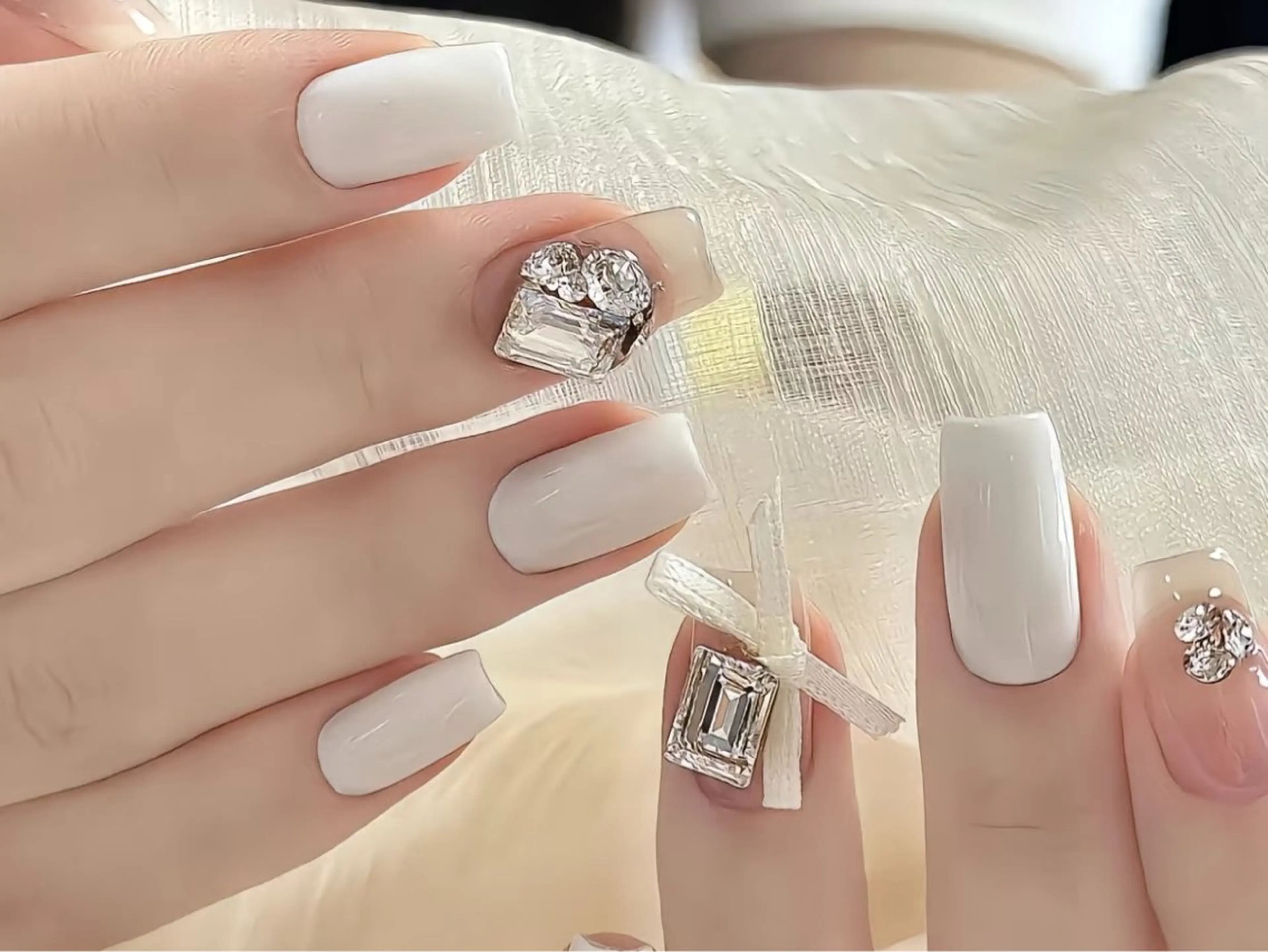 ネイル キラキラネイル 韓国ネイル オフィスネイル ハンドネイル ハンドケア cat‘s nail🐈‍⬛のネイルデザイン