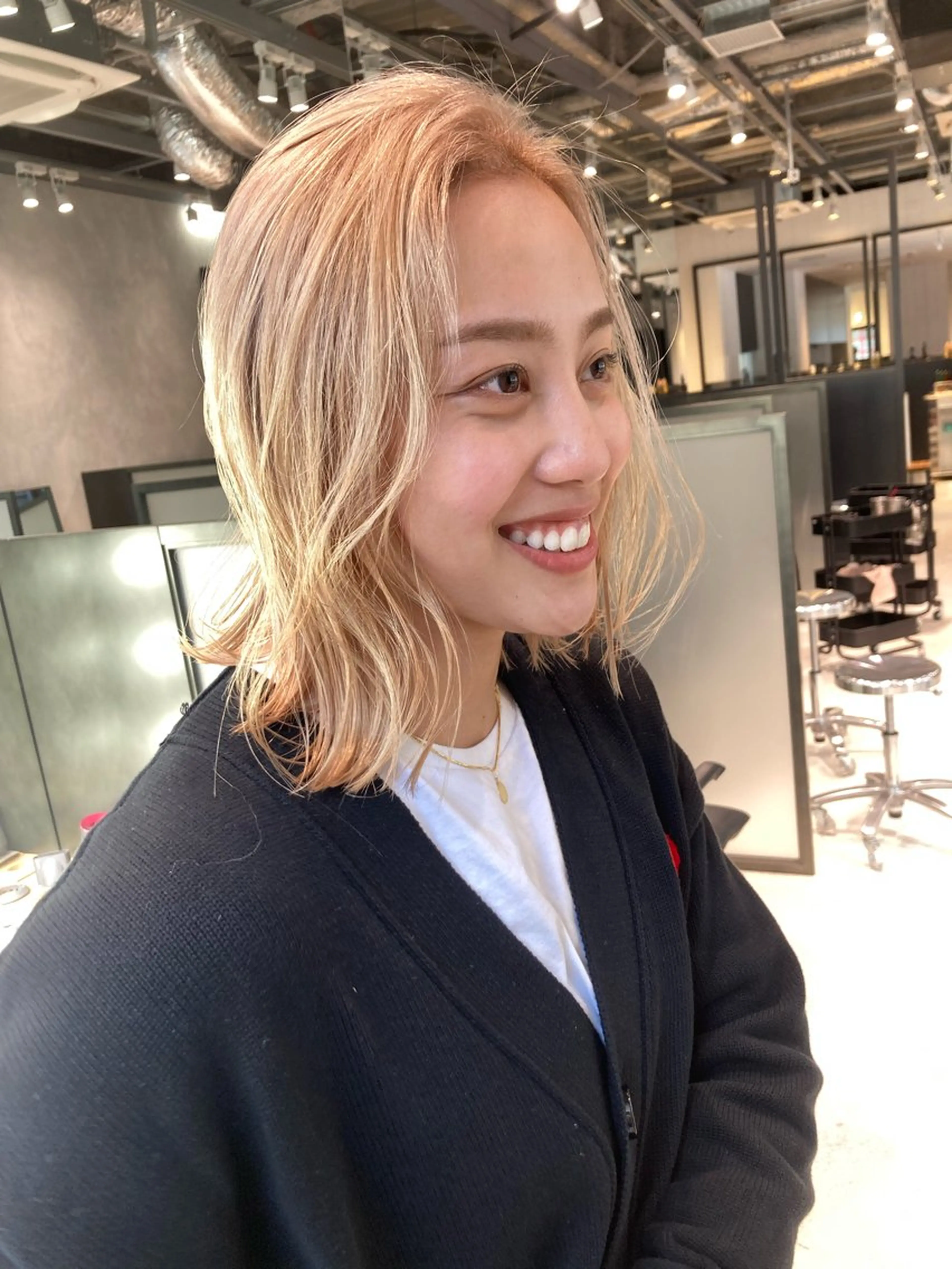ミディアム カラー ベージュカラー ブリーチ ブロンド ブロンドベージュ ハイトーンカラー 似合わせ小顔ショート /akane🐰♥️のヘアスタイル