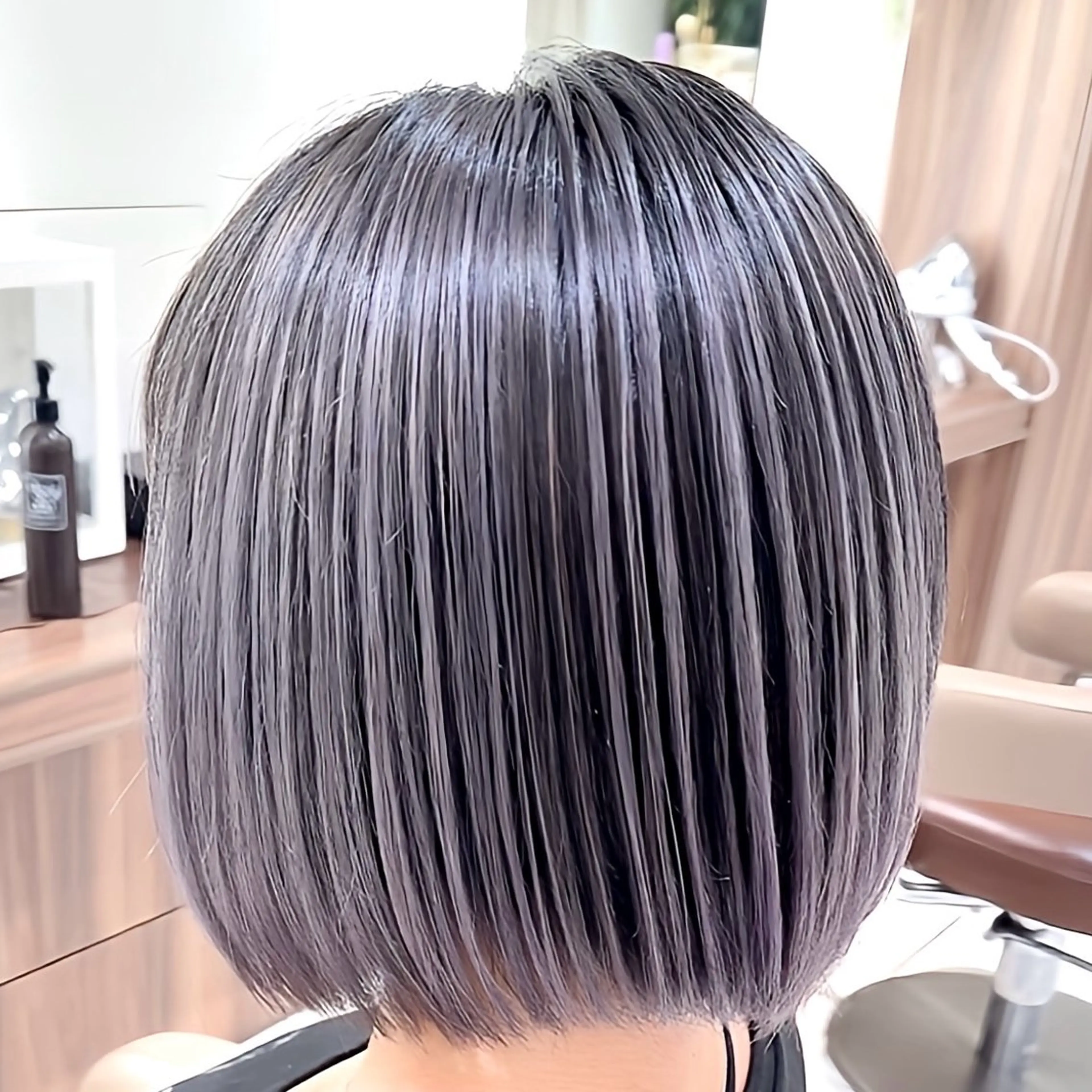 カラー ブリーチ ラベンダーカラー ヘアカラー トリートメント 加藤 芽実のヘアスタイル