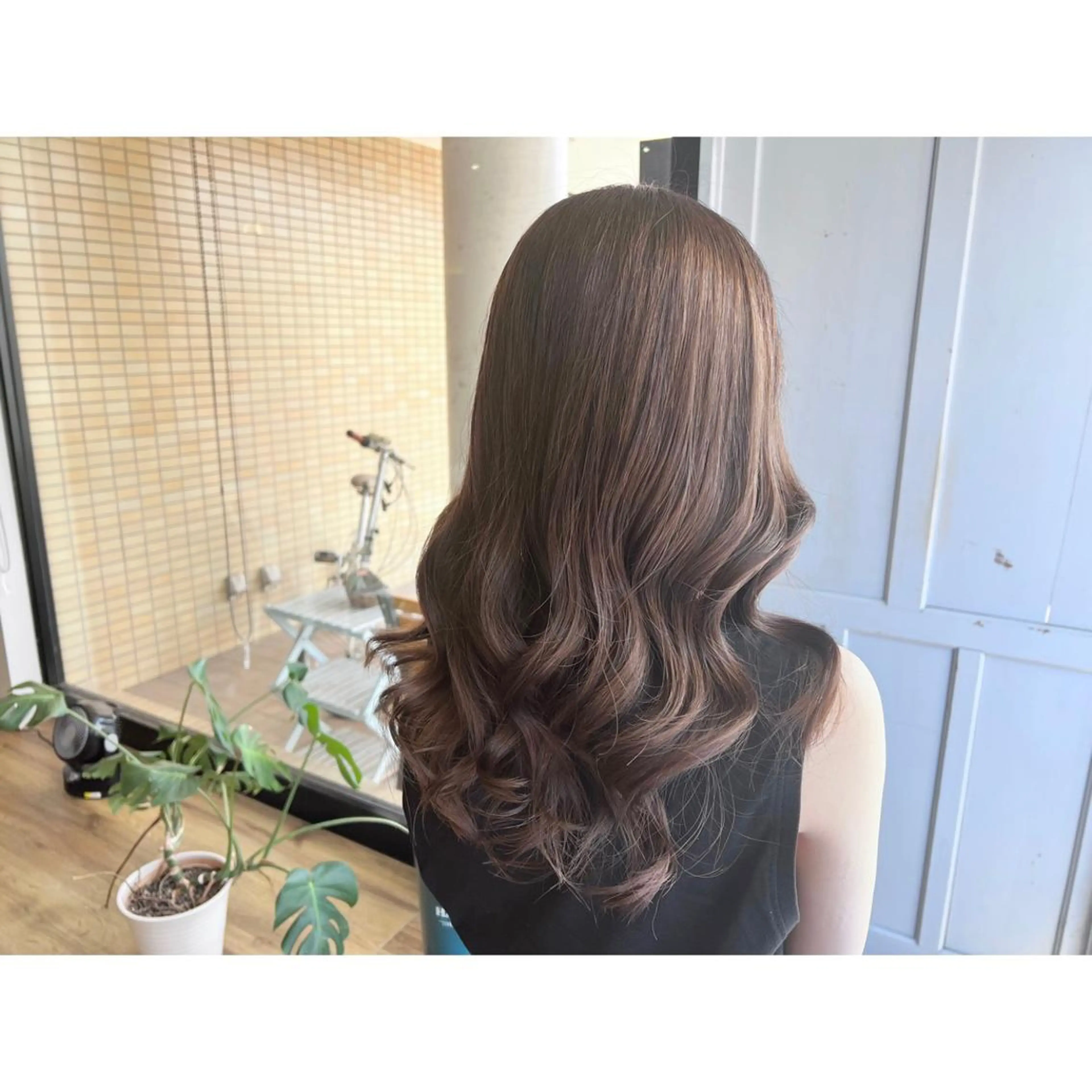 ロング カラー ブリーチ ブラウンカラー ヘアカラー トリートメント ツキダテ ユイのヘアスタイル