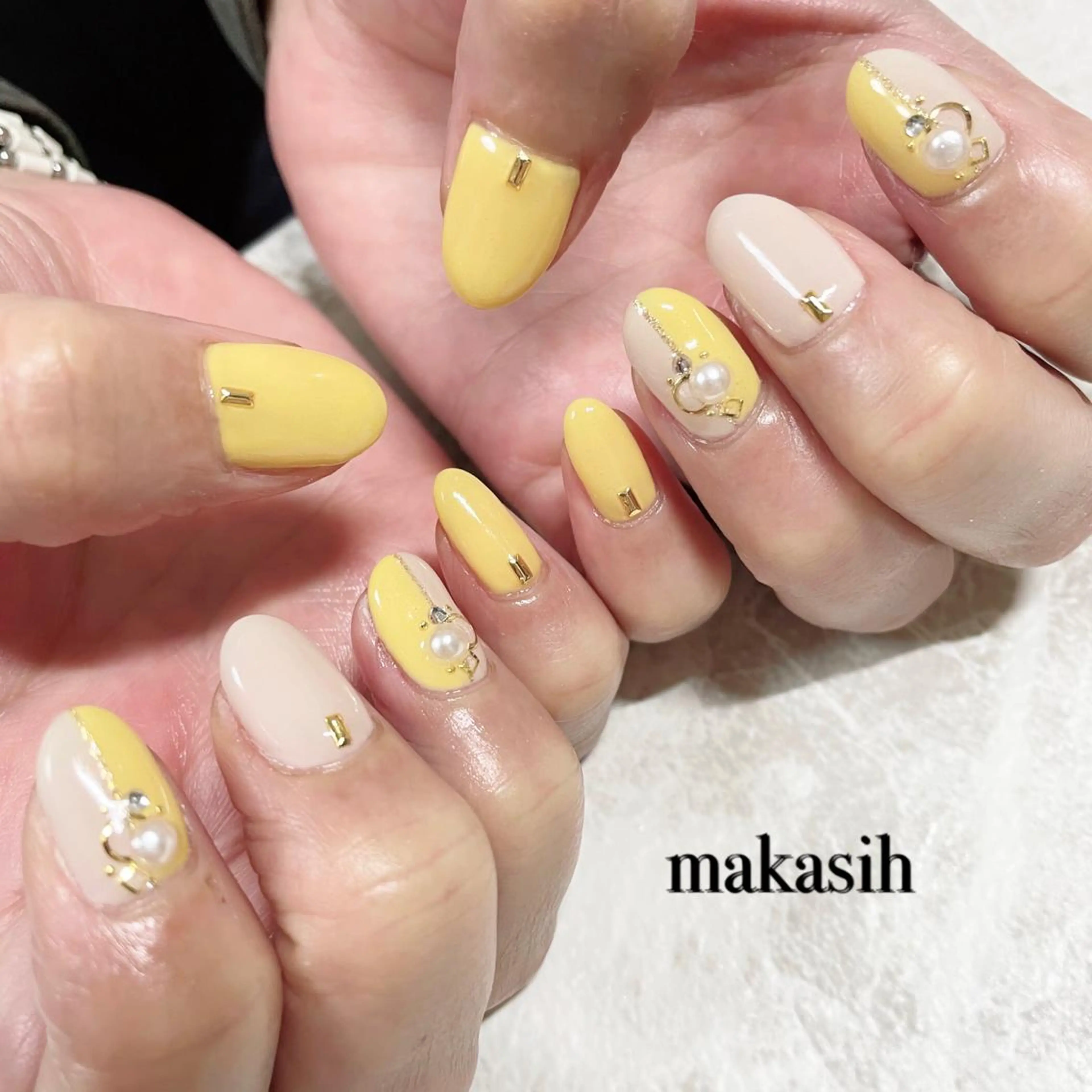 ネイル 黄色 山崎 美菜子のネイルデザイン