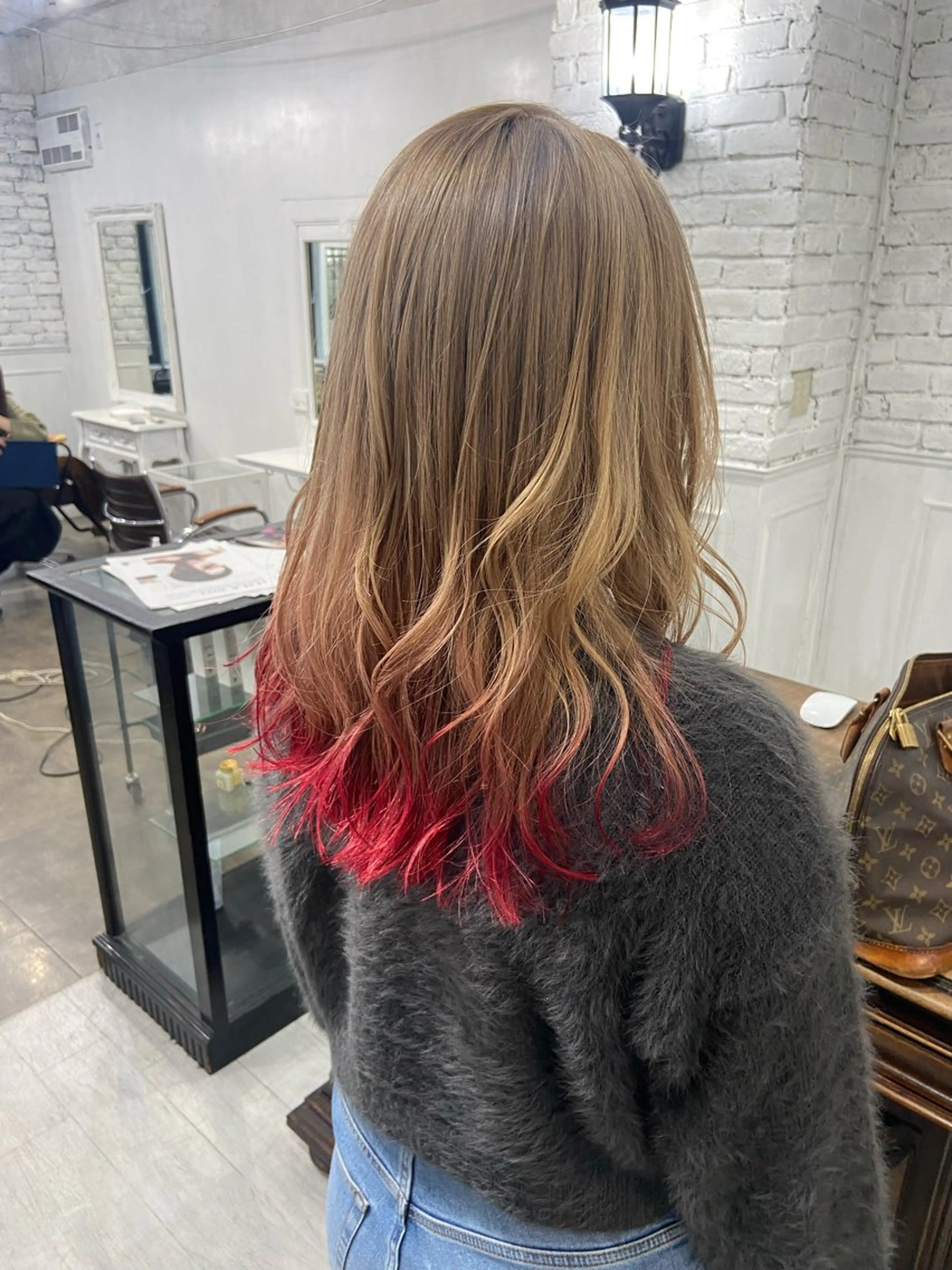 セミロング カラー バレイヤージュ ミストバング ベージュカラー ブリーチ 抜きっぱなしブロンド カット ヘアカラー トリートメント SALOWIN札幌大通り所属・札幌ブリーチカラー/ ダブルカラー/ドイのヘアスタイル