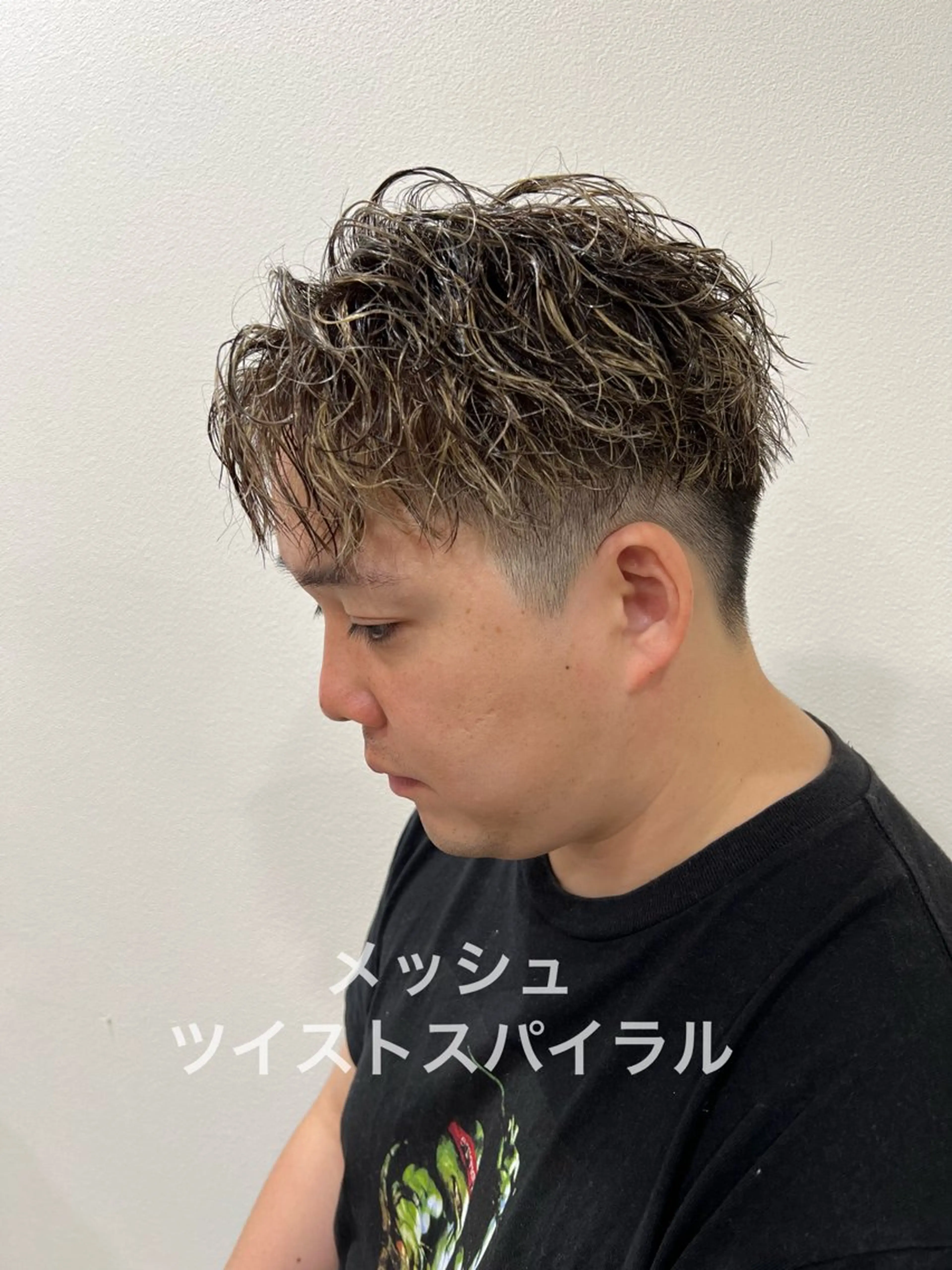 パーマ メンズ メンズハイライト 心斎橋バレイヤージュ 小林勝貴のヘアスタイル