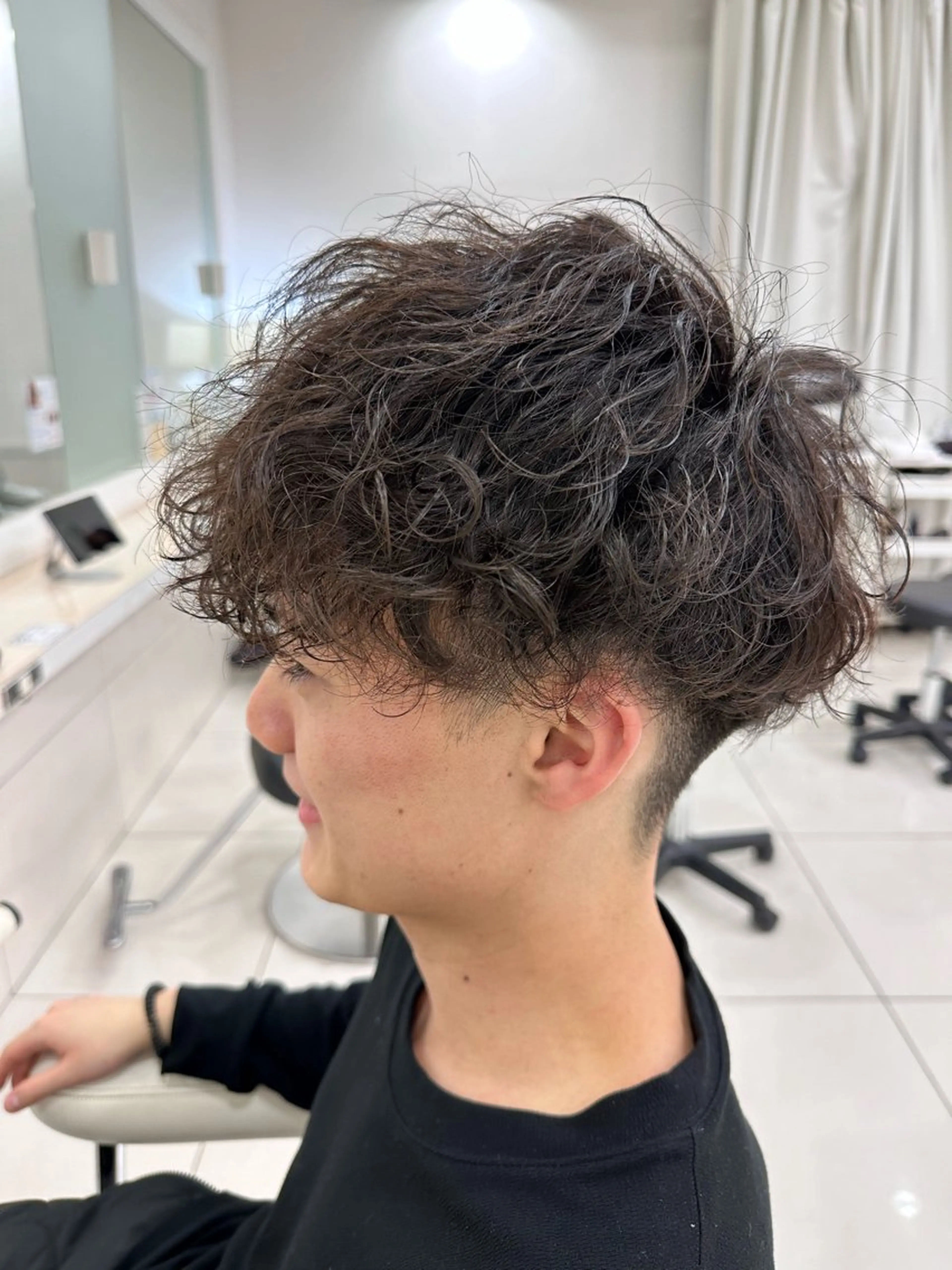 パーマ メンズ 波巻きパーマ 伊佐 愛のヘアスタイル