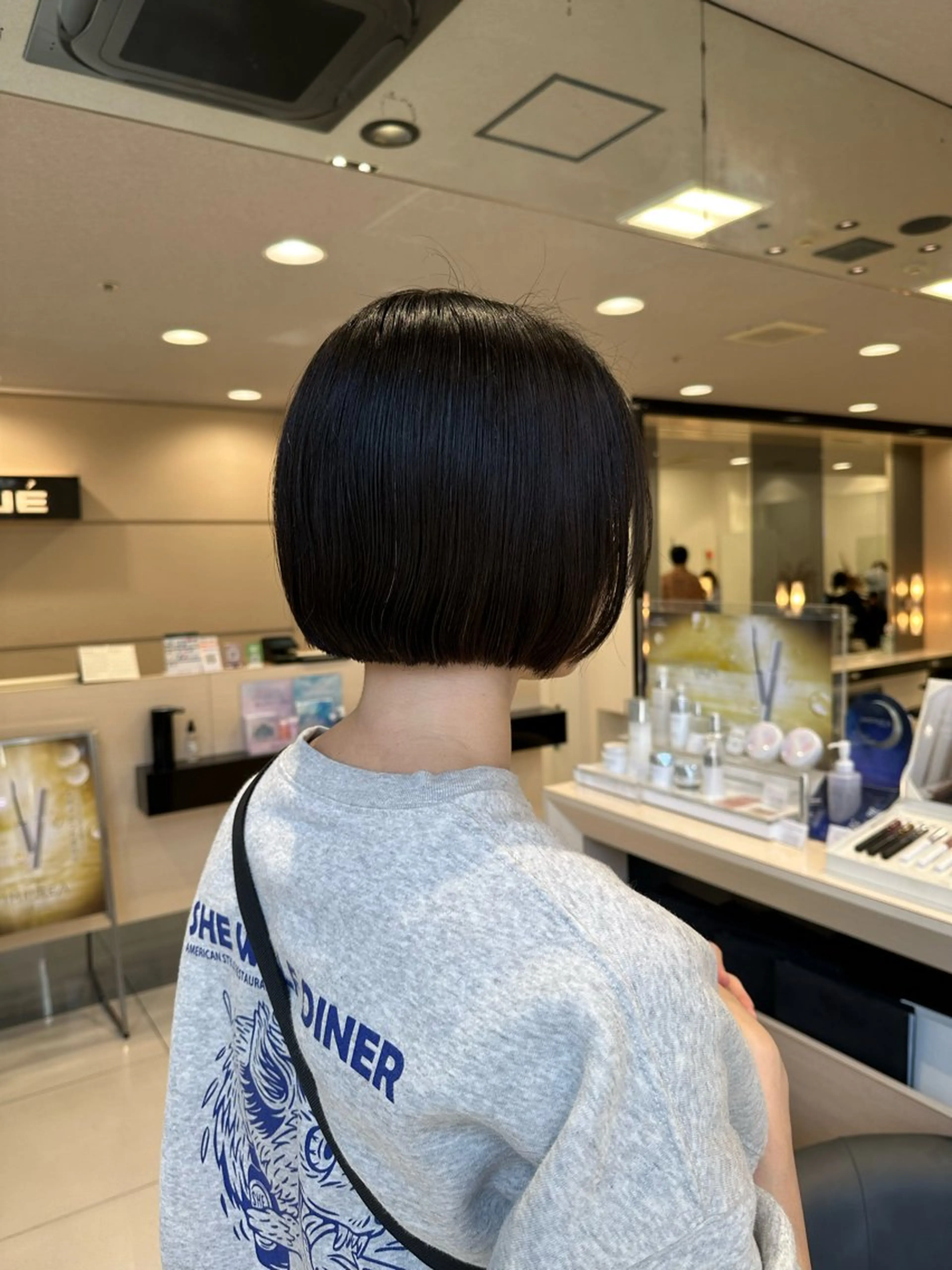 ミディアム ボブ カット クロスパーマ/うる艶 カラー/Kurumiのヘアスタイル