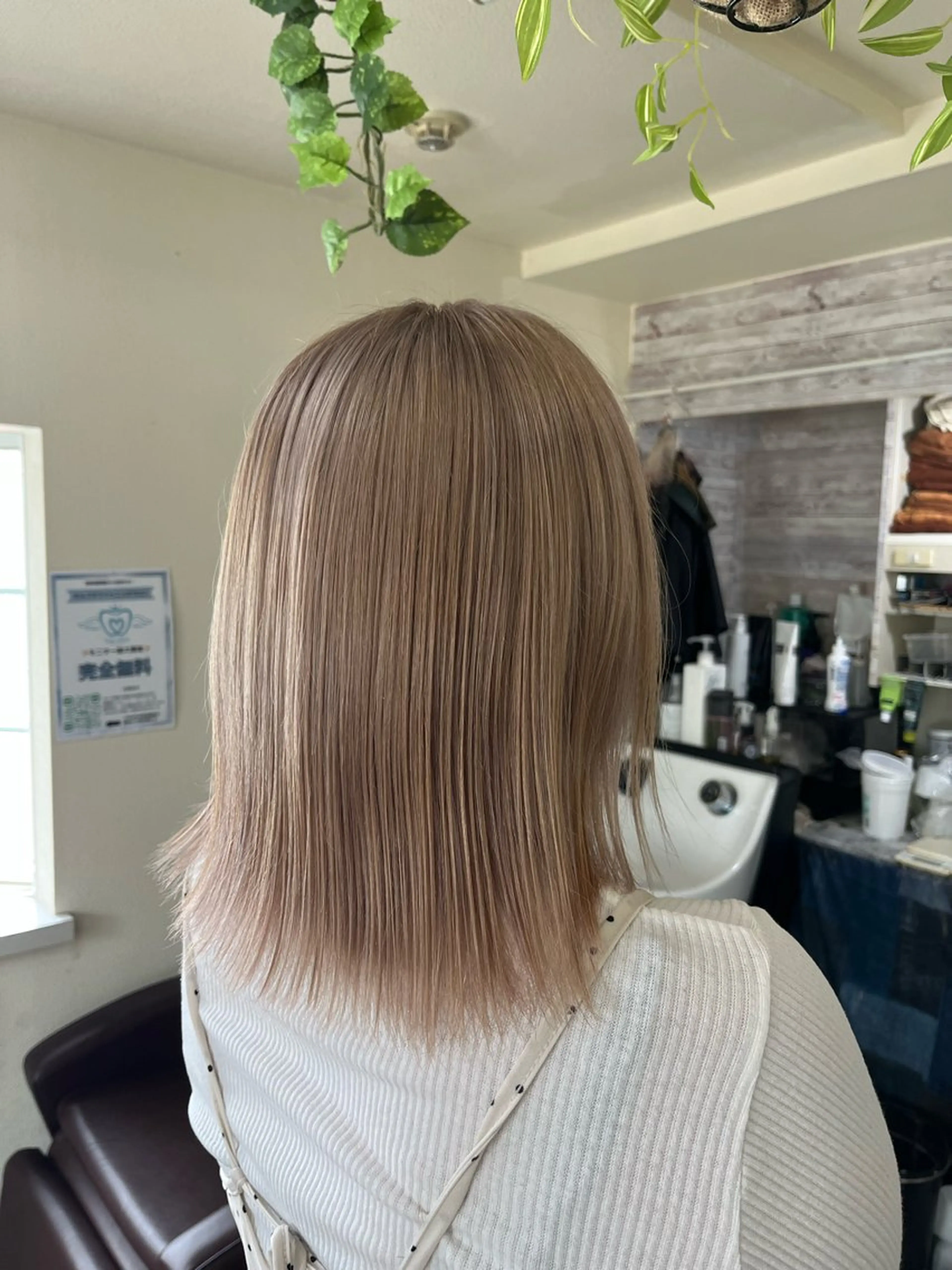 カラー ベージュカラー ダブルカラー ハイトーンカラー ミルクティーベージュ ヘアカラー 渡辺 健太のヘアスタイル