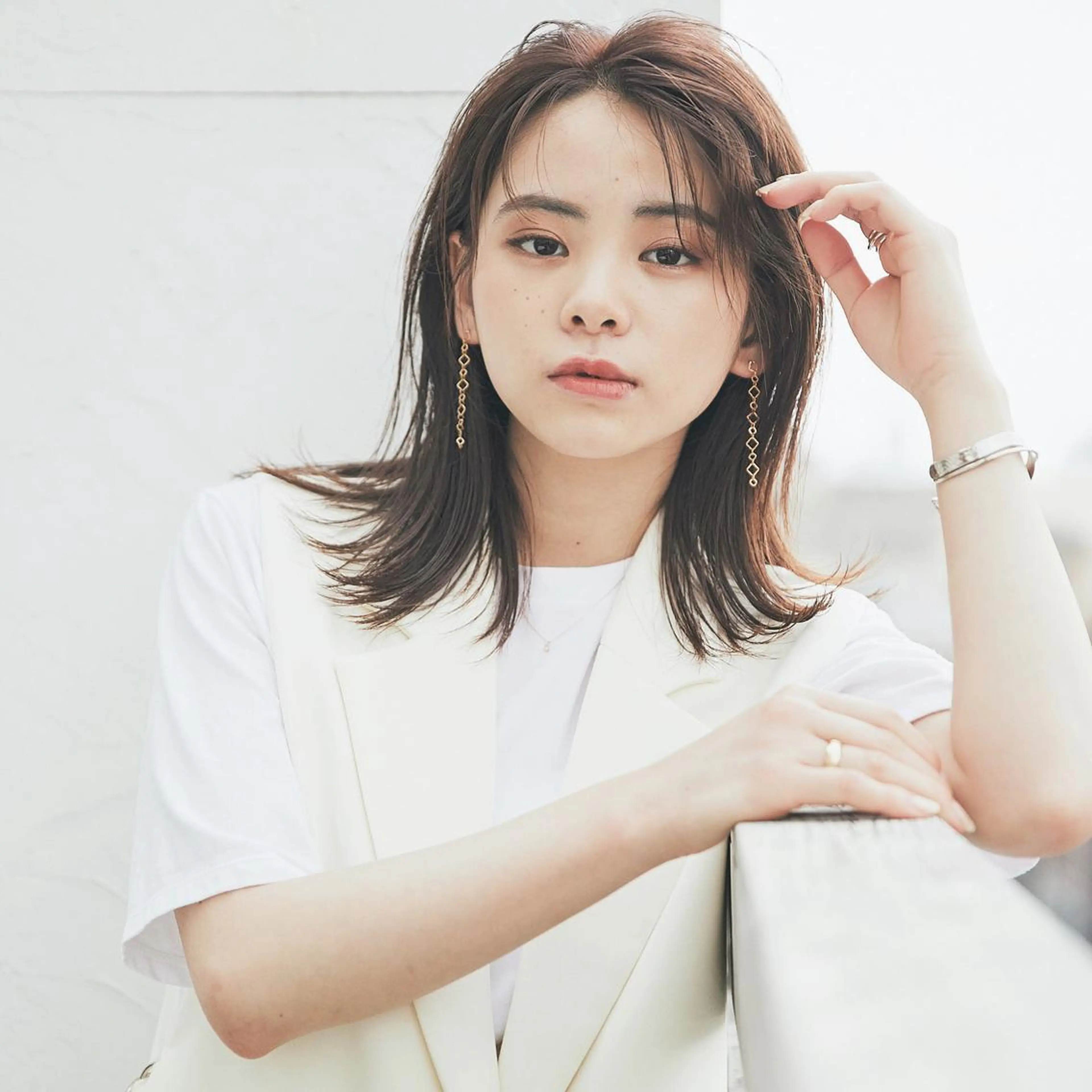 プレイングカラー🤍 細めハイライトのヘアスタイル