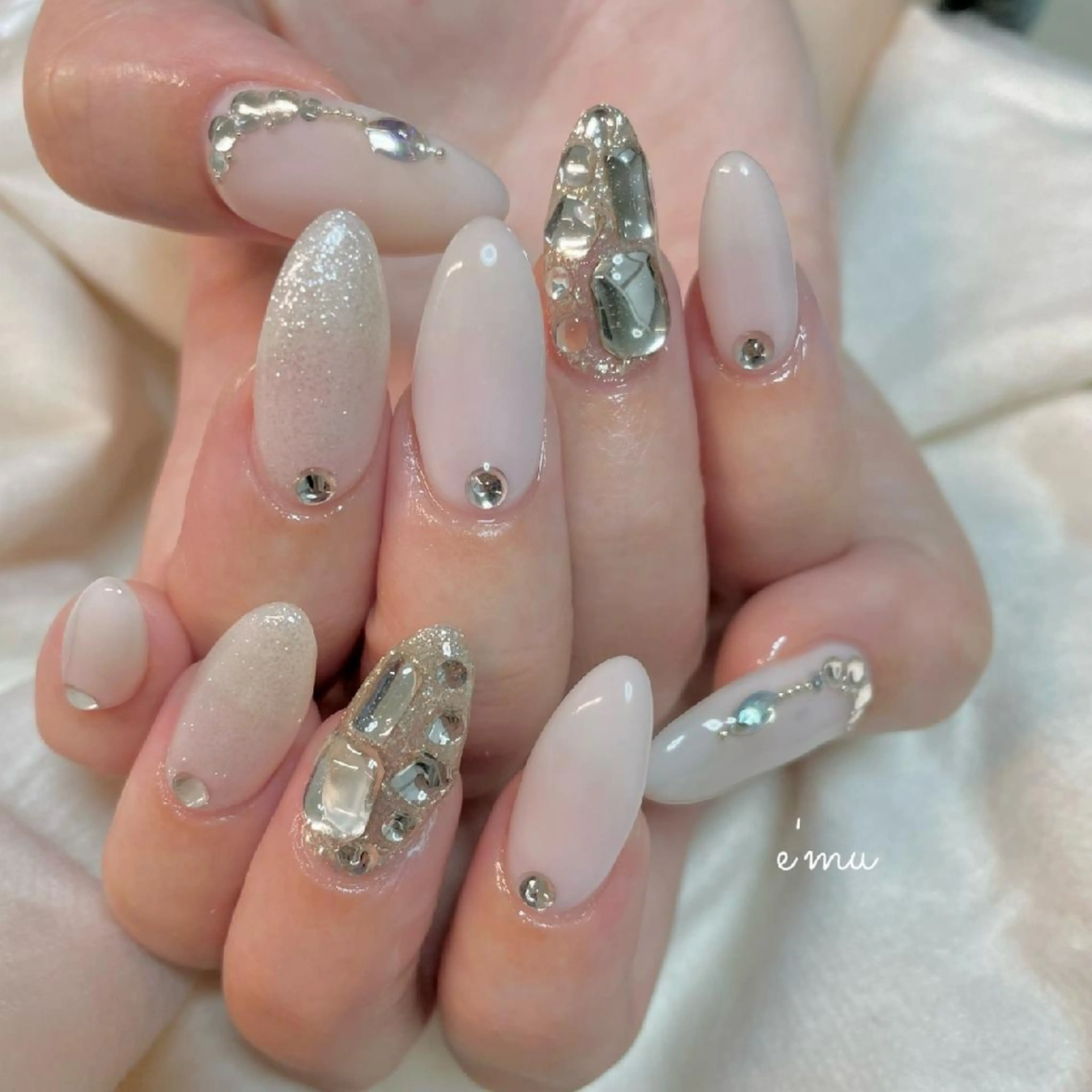 ネイル キラキラネイル 韓国ネイル nail salon e'mu💐のネイルデザイン