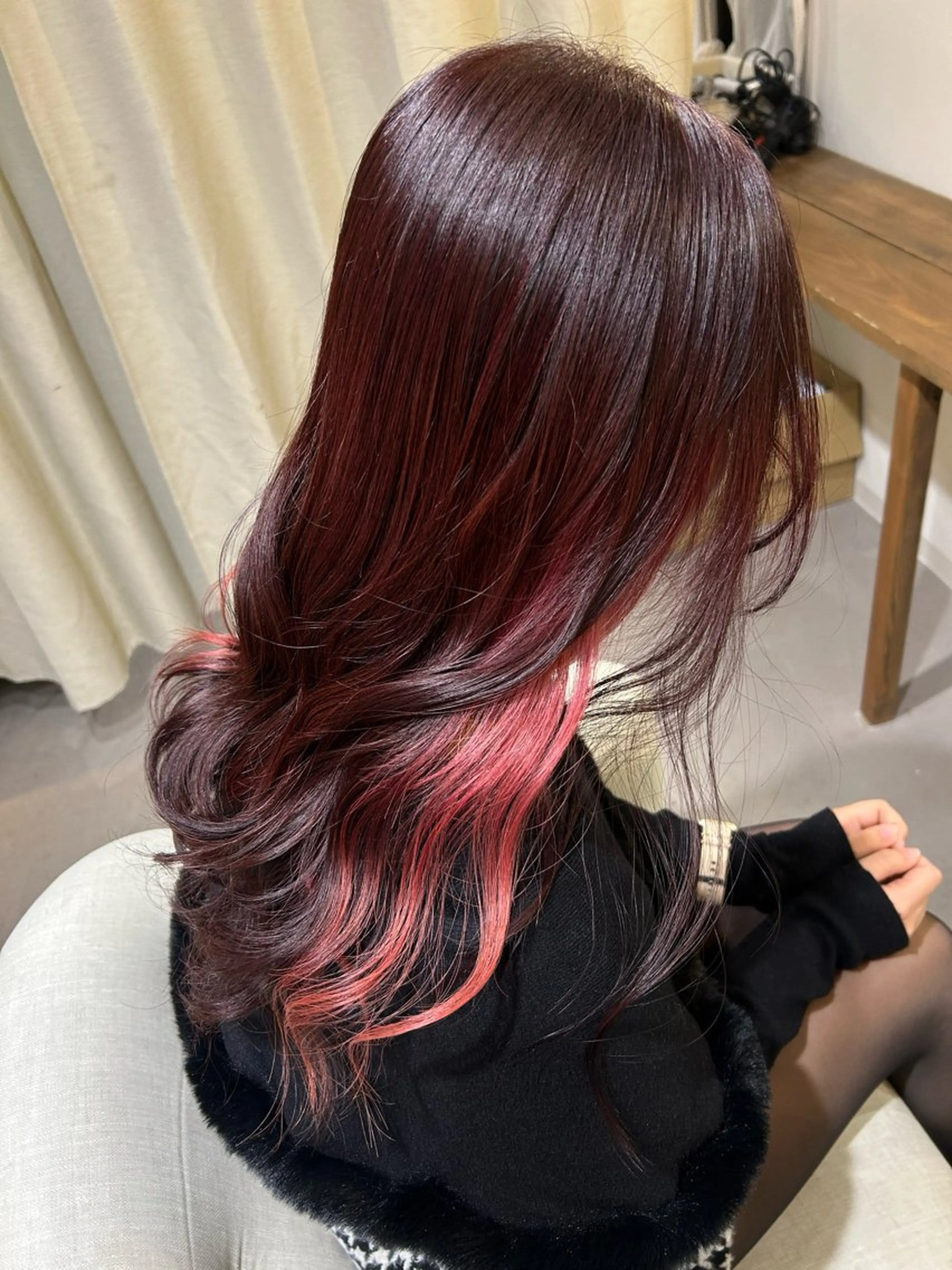 ロング カラー shu ブラウンピンクカラーのヘアスタイル