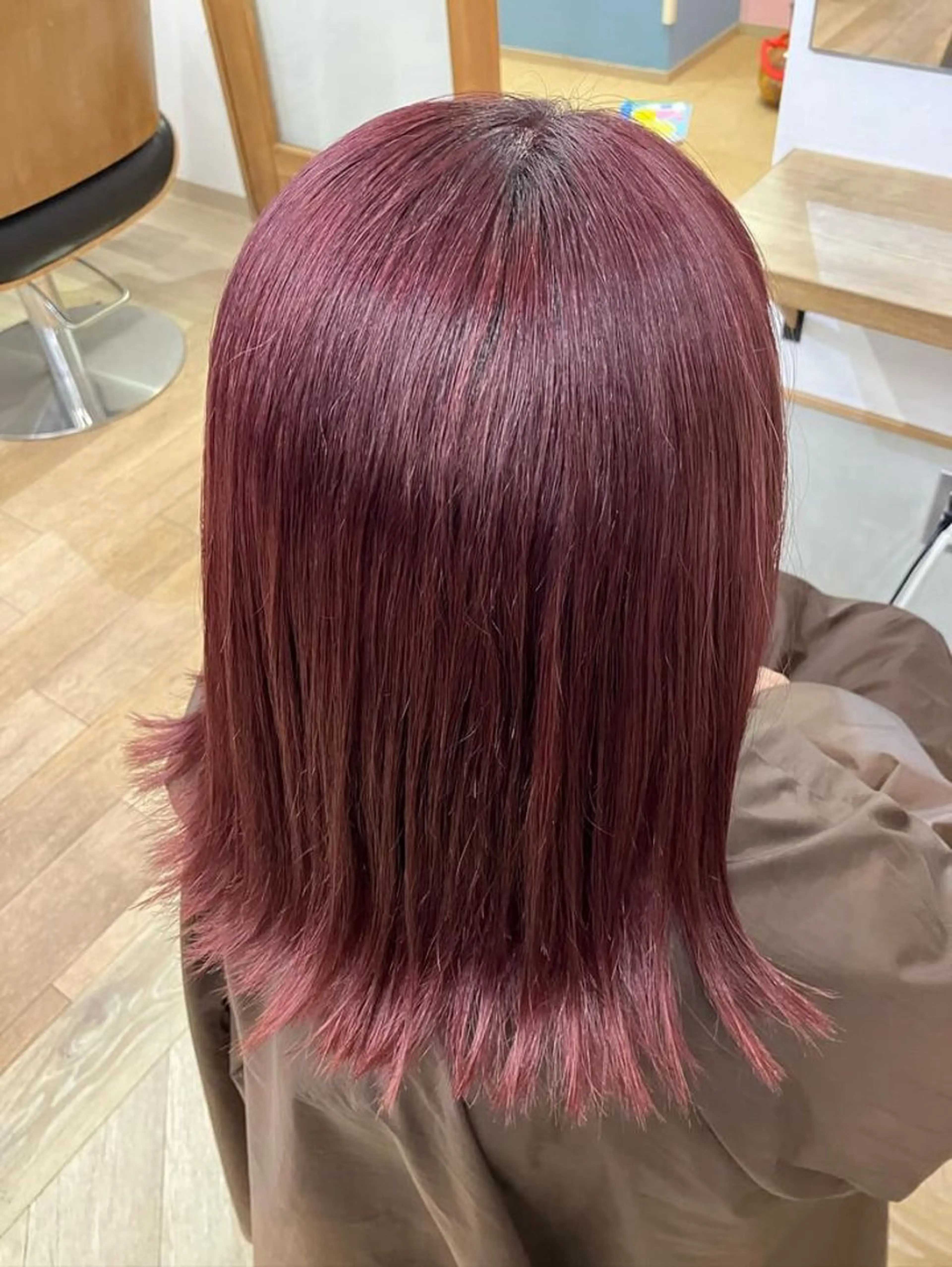 セミロング カラー ブラウンカラー レッドカラー レッドブラウン THREE noon所属・田中 貴子のヘアスタイル