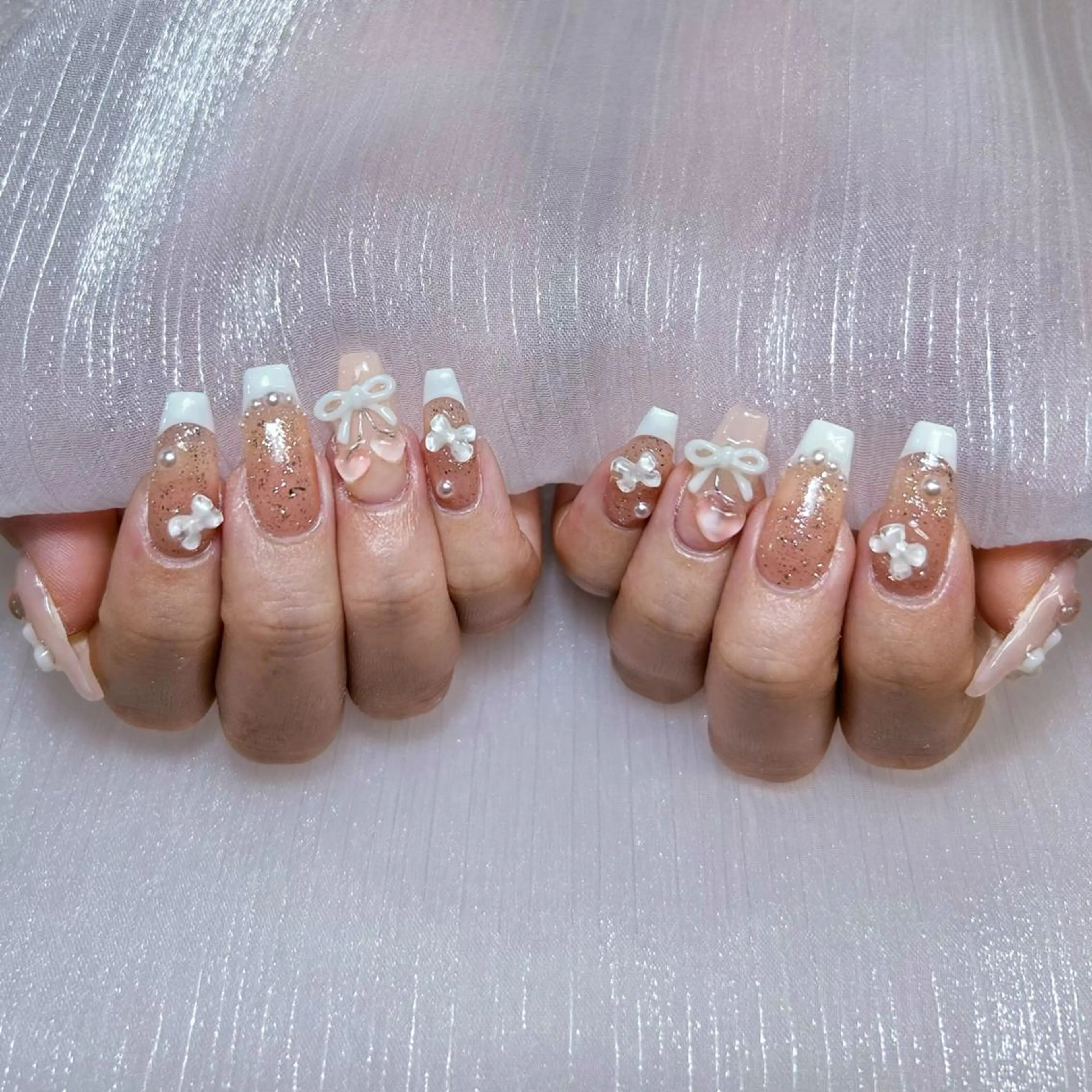 ネイル アートネイル オーロラネイル ガーリー キラキラネイル 韓国ネイル ハンドネイル DIAMOND 💅のネイルデザイン