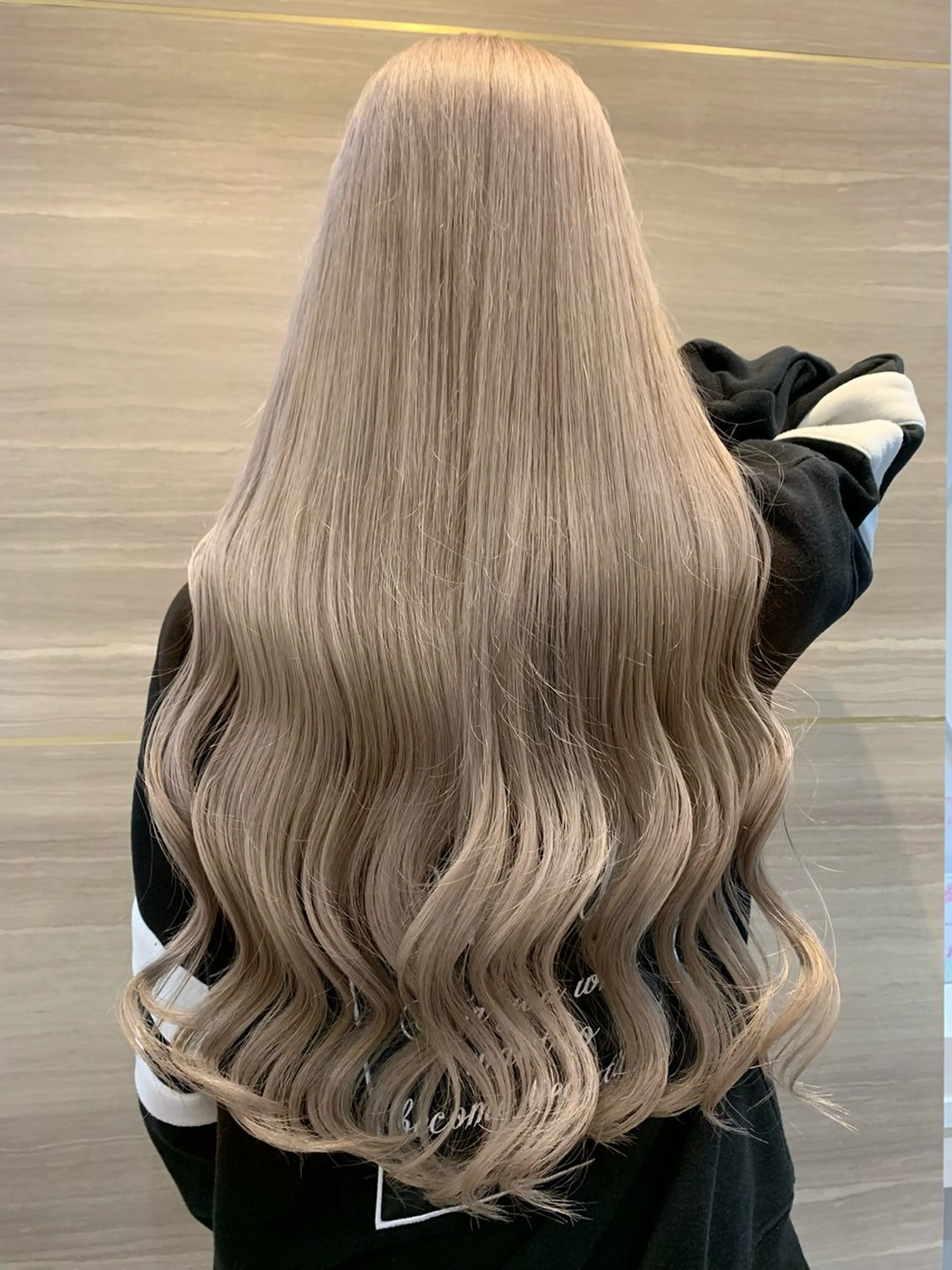 ロング カラー パーマ ヘアアレンジ メンズ ヘアカラー Lovis池袋 鳥越美羽のヘアスタイル
