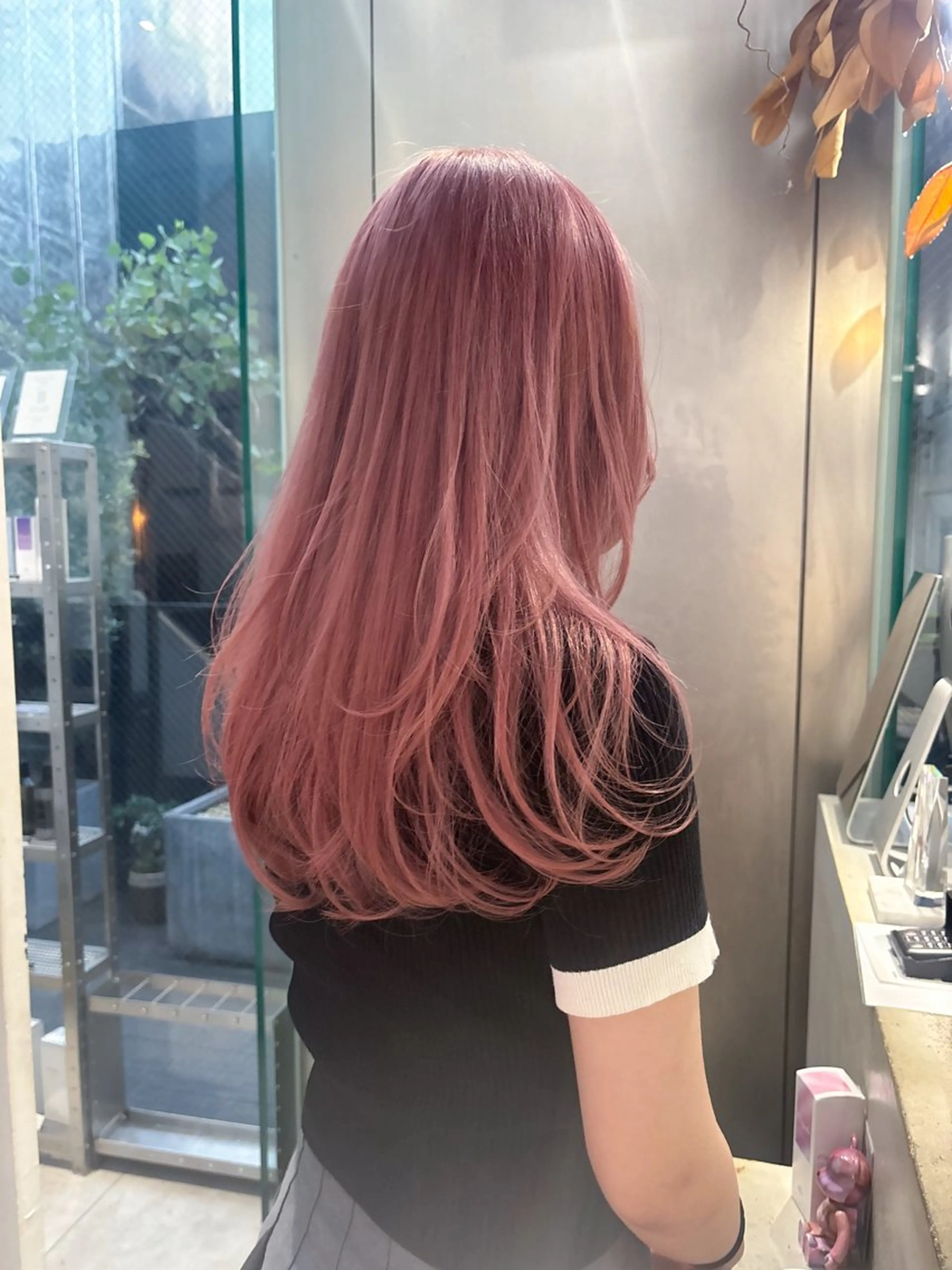 ロング カラー ベージュカラー ヘアカラー トリートメント ayano/天神 ハイトーン/レイヤーのヘアスタイル