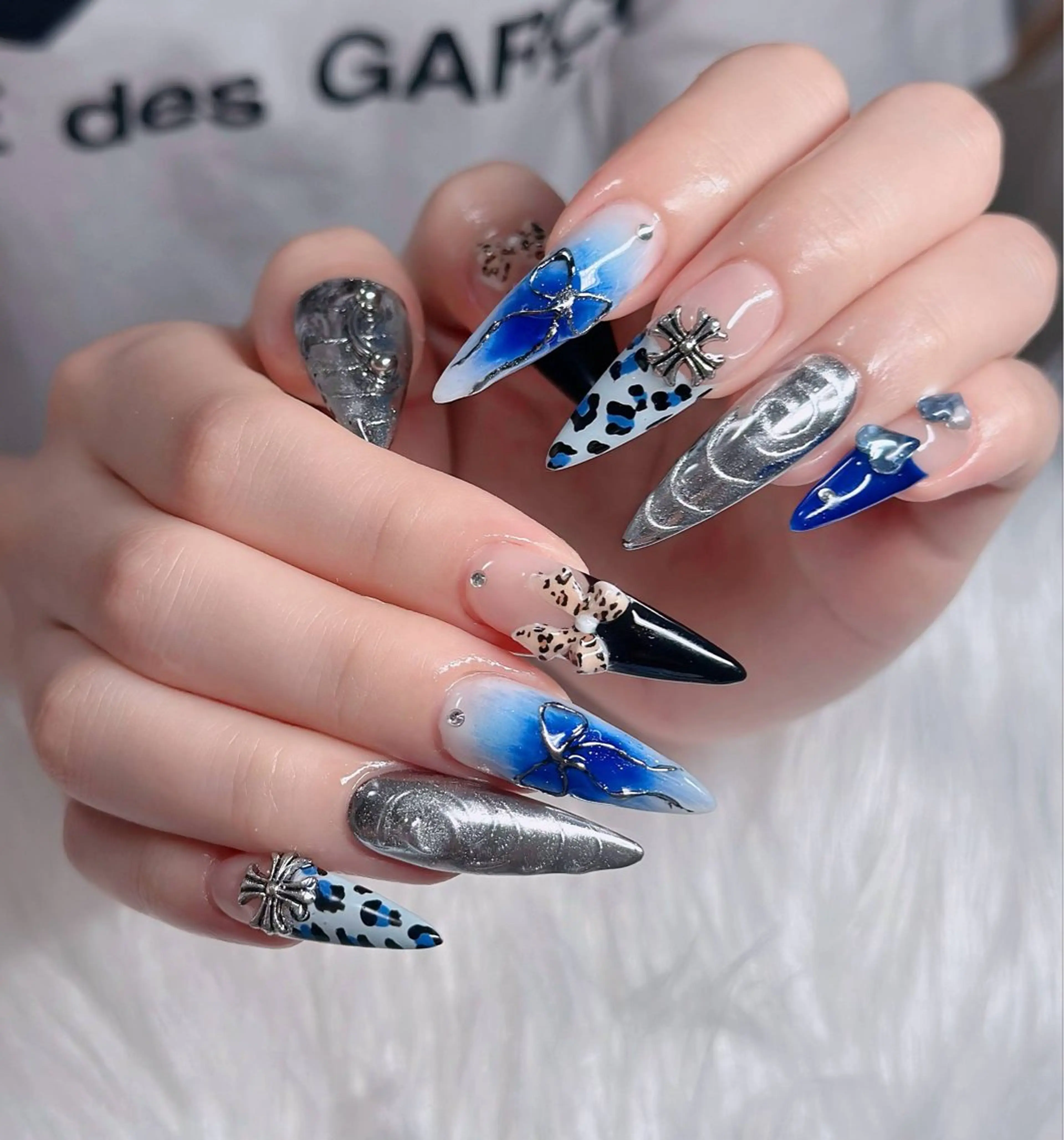 ネイル フレンチネイル ジェルネイル ハロウィン キラキラネイル 韓国ネイル H.babynailsalon所属・H.baby Nail Salonのネイルデザイン