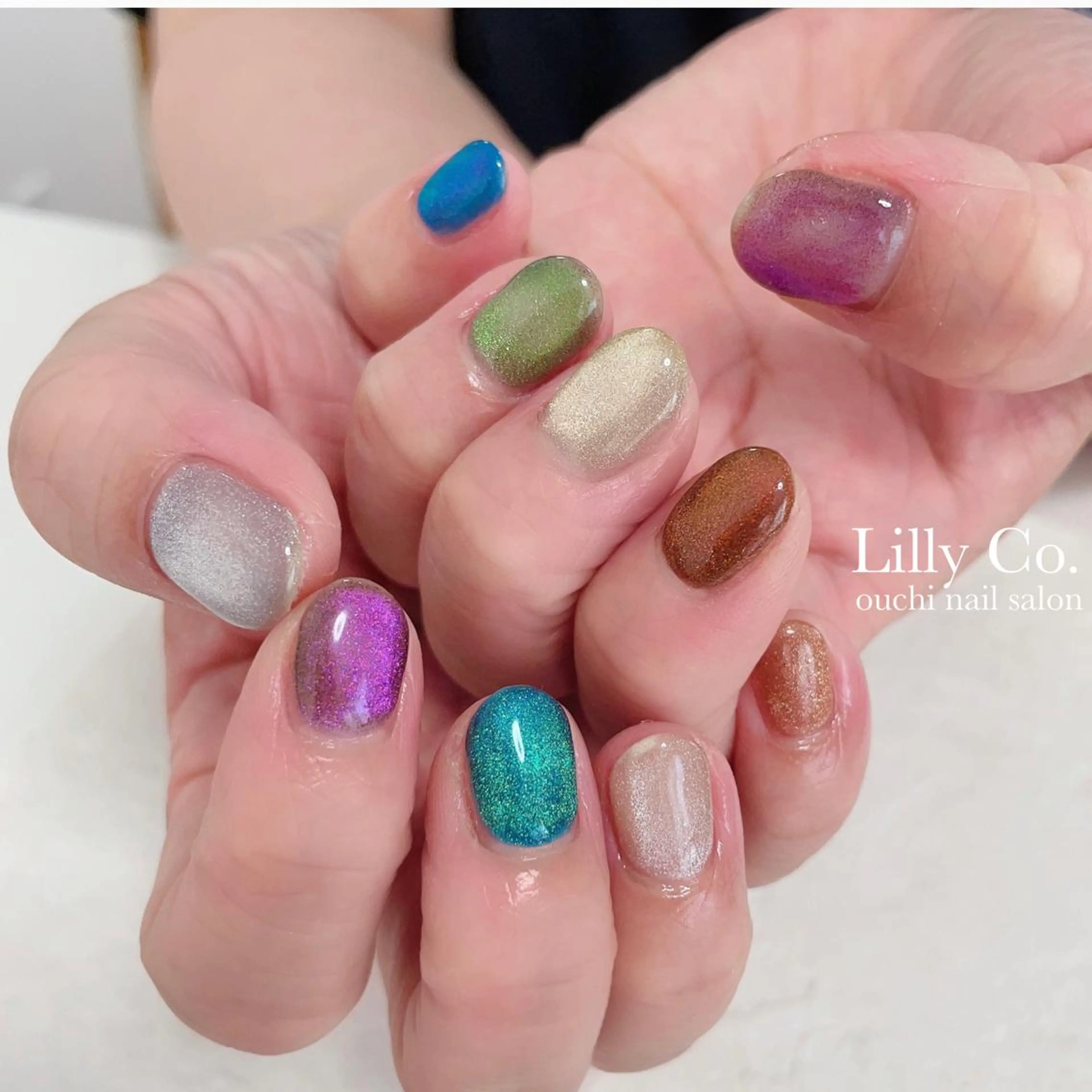 ネイル ジェルネイル キラキラネイル マグネットネイル ワンカラーネイル ショートネイル ハンドネイル ハンドケア Lilly Co.のネイルデザイン