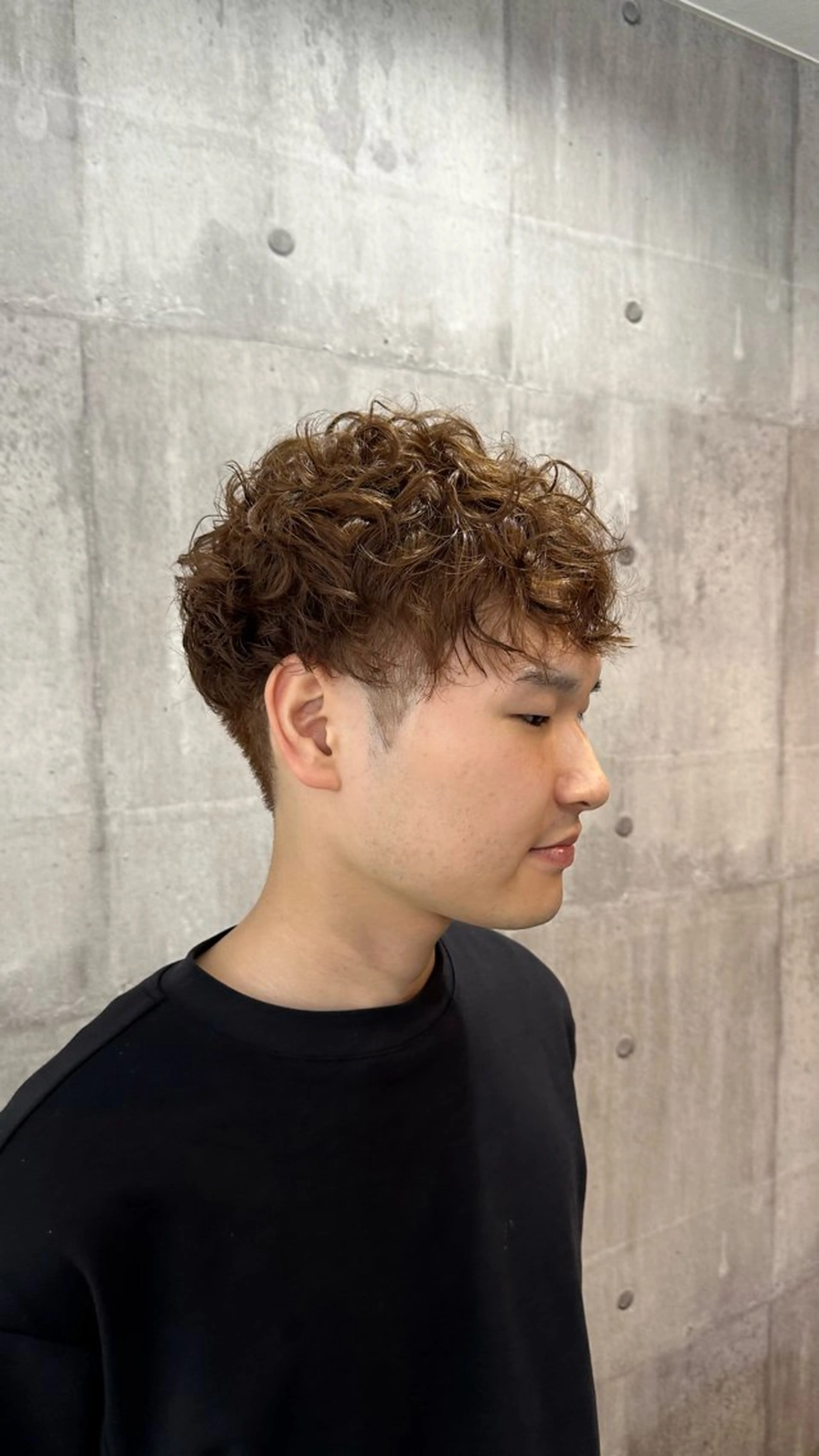 ショート カラー メンズ 黒髪 グレージュ ヘアカラー 宮本 滉也のヘアスタイル