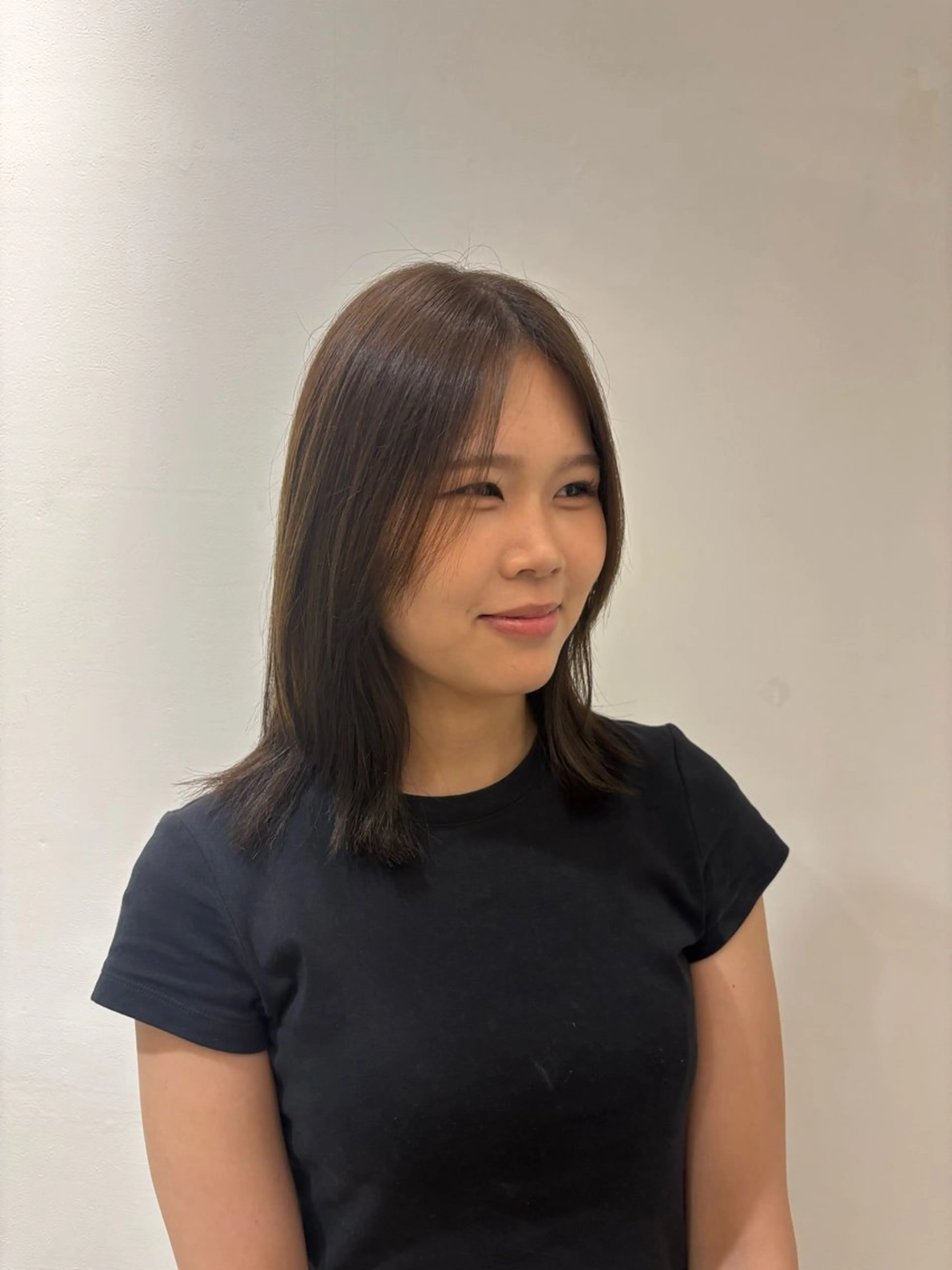 ミディアム カラー NAVY Miharuのヘアスタイル