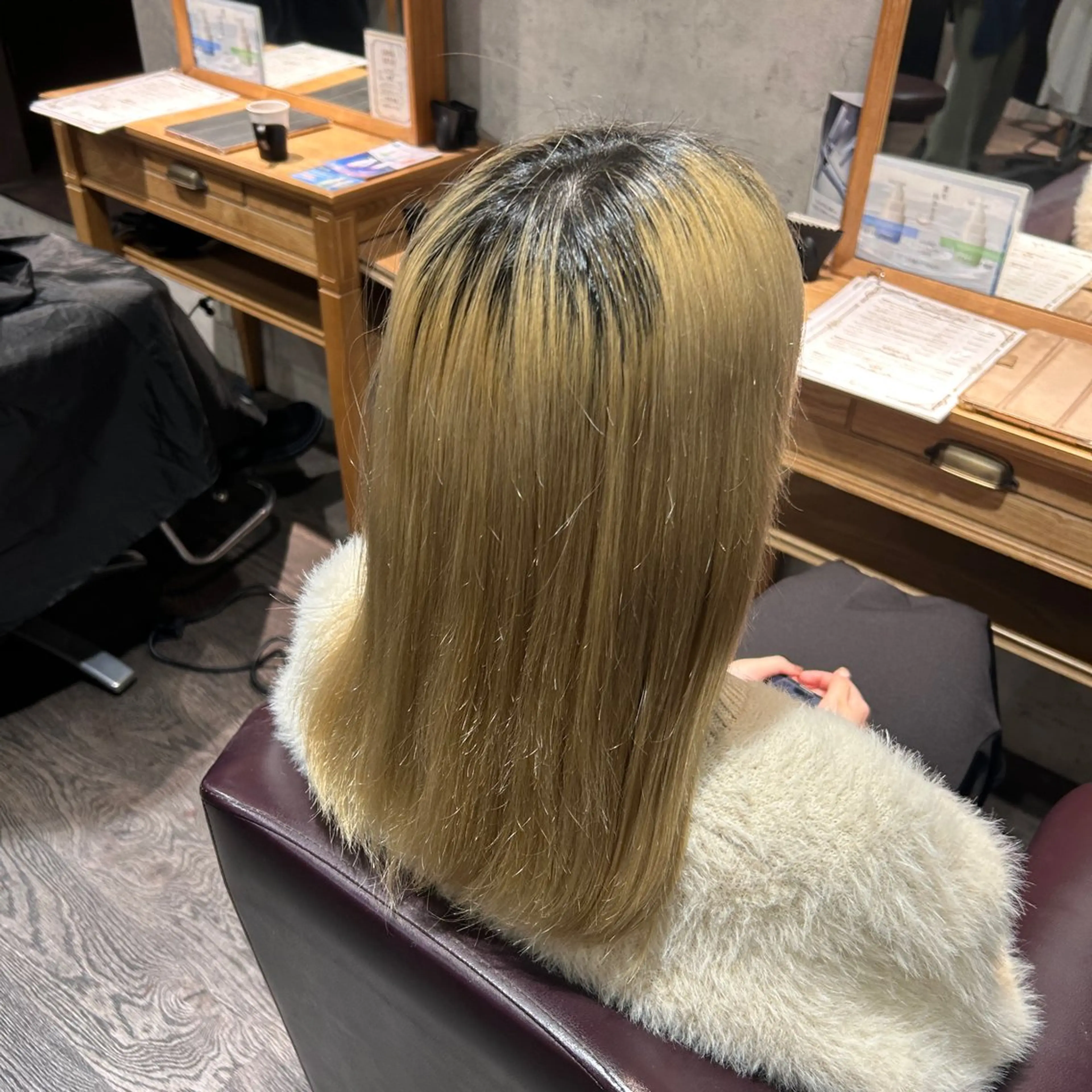 ミディアム カラー カット ヘアカラー ハイトーン🇰🇷 19歳美容師アリルのヘアスタイル