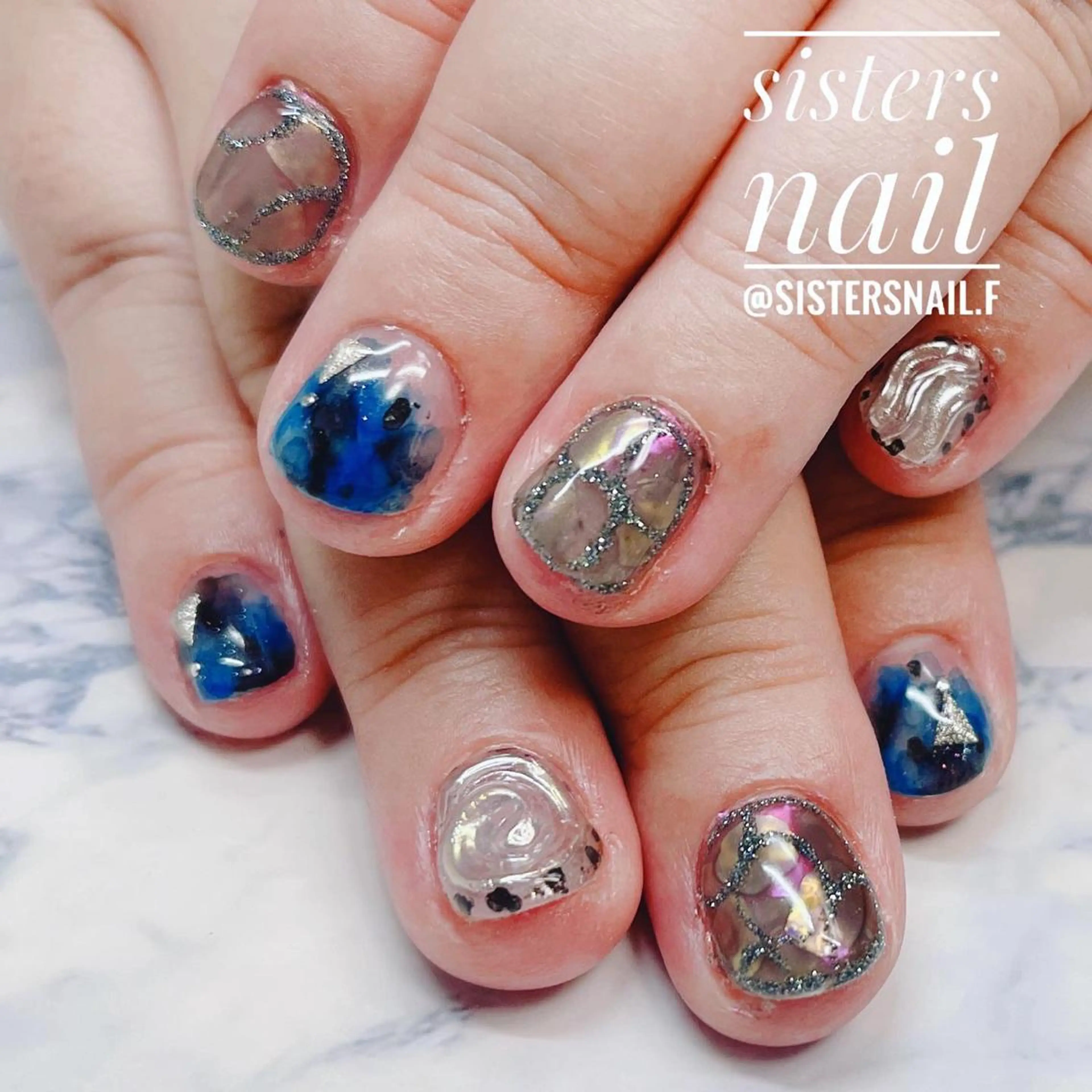 ネイル アートネイル オーロラネイル ブルー フラッシュネイル ニュアンスネイル sisters nail.fのネイルデザイン
