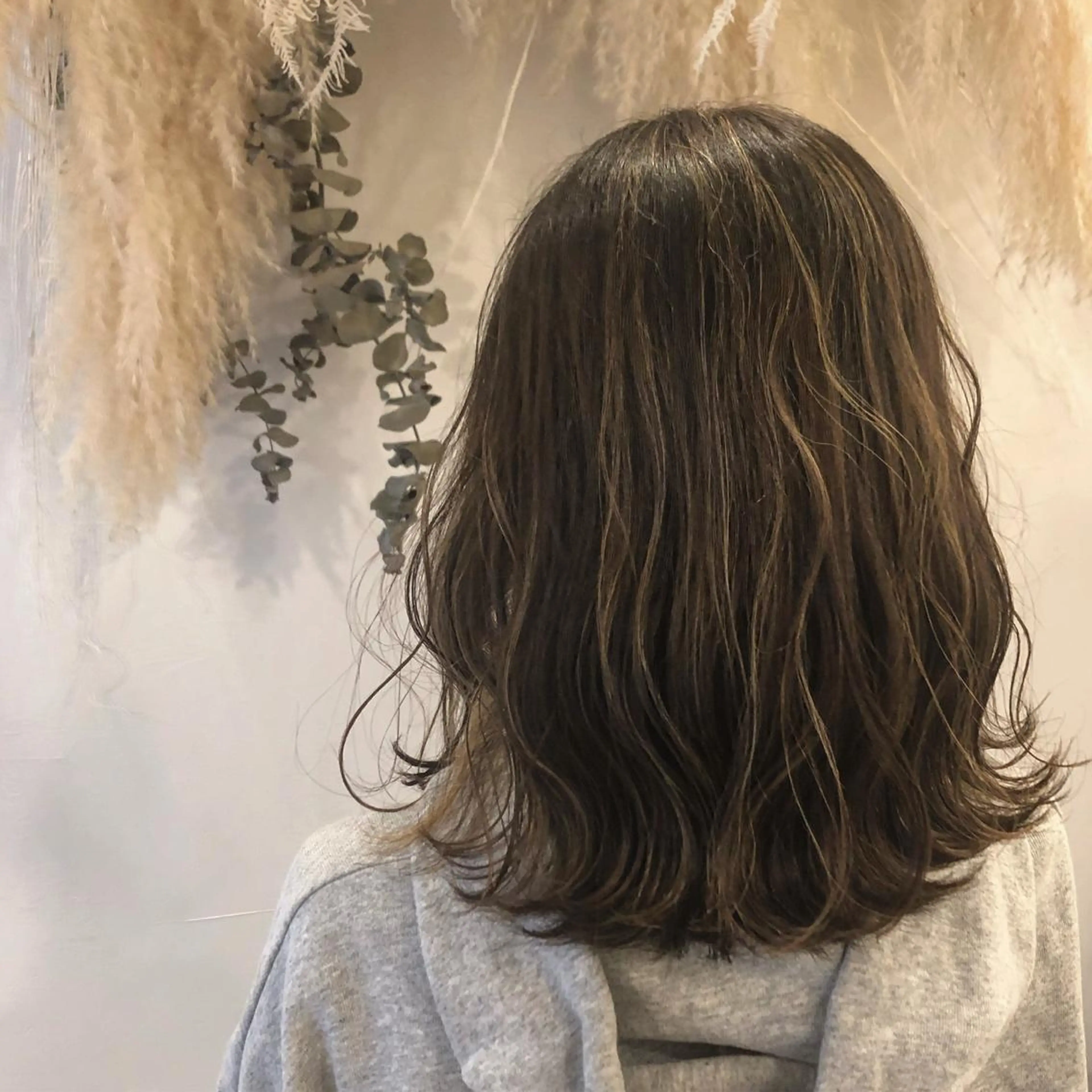 ミディアム カラー ヘアアレンジ グレージュ ハイライトカラー ハイライト 髪の悩みを解決！ 那須達敦のヘアスタイル
