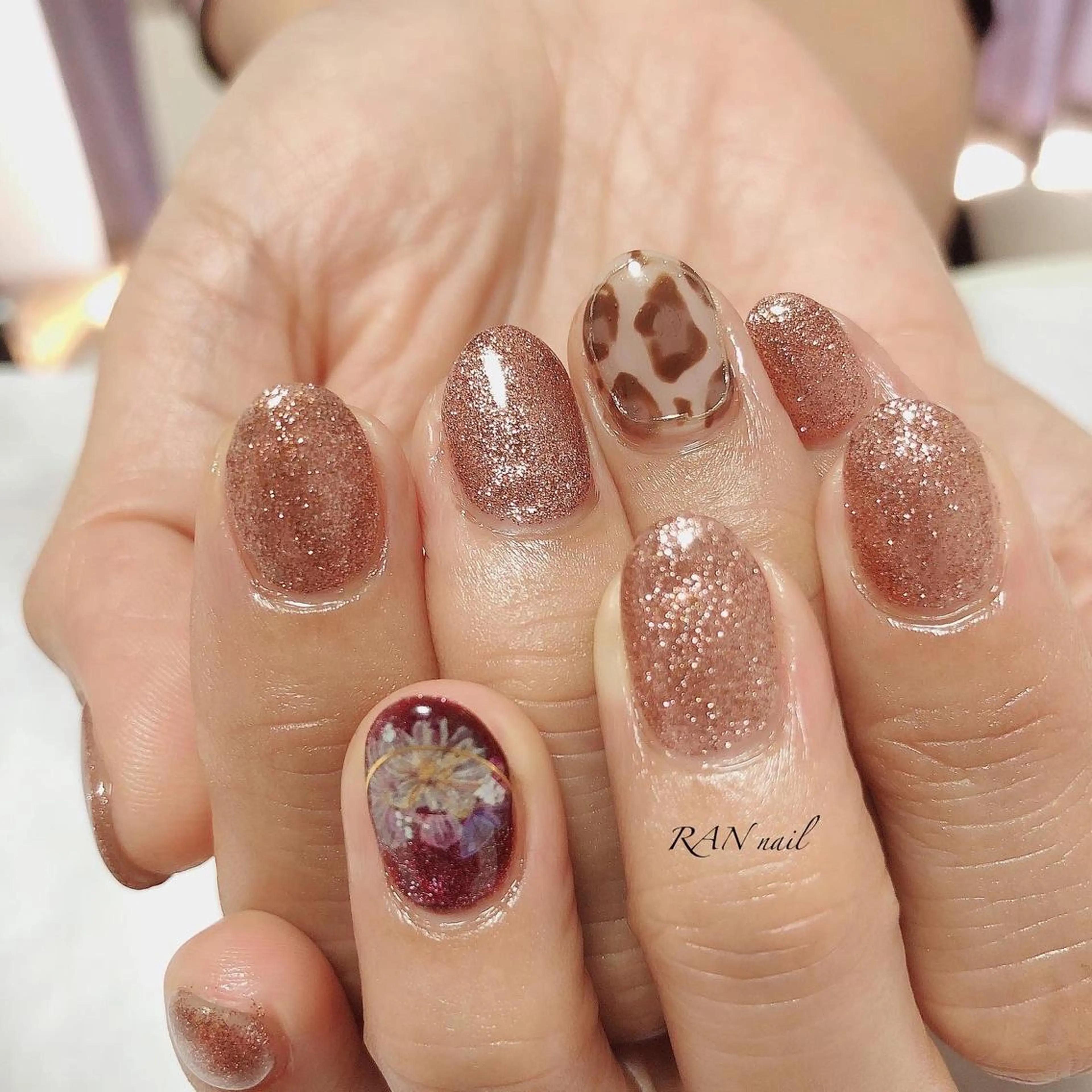 ネイル アニマル柄 フラワーネイル フットネイル ジェルネイル ラメ(グリッター) ハンドネイル フットネイル RAN nail 〜ランネイル〜所属・RAN nailのネイルデザイン