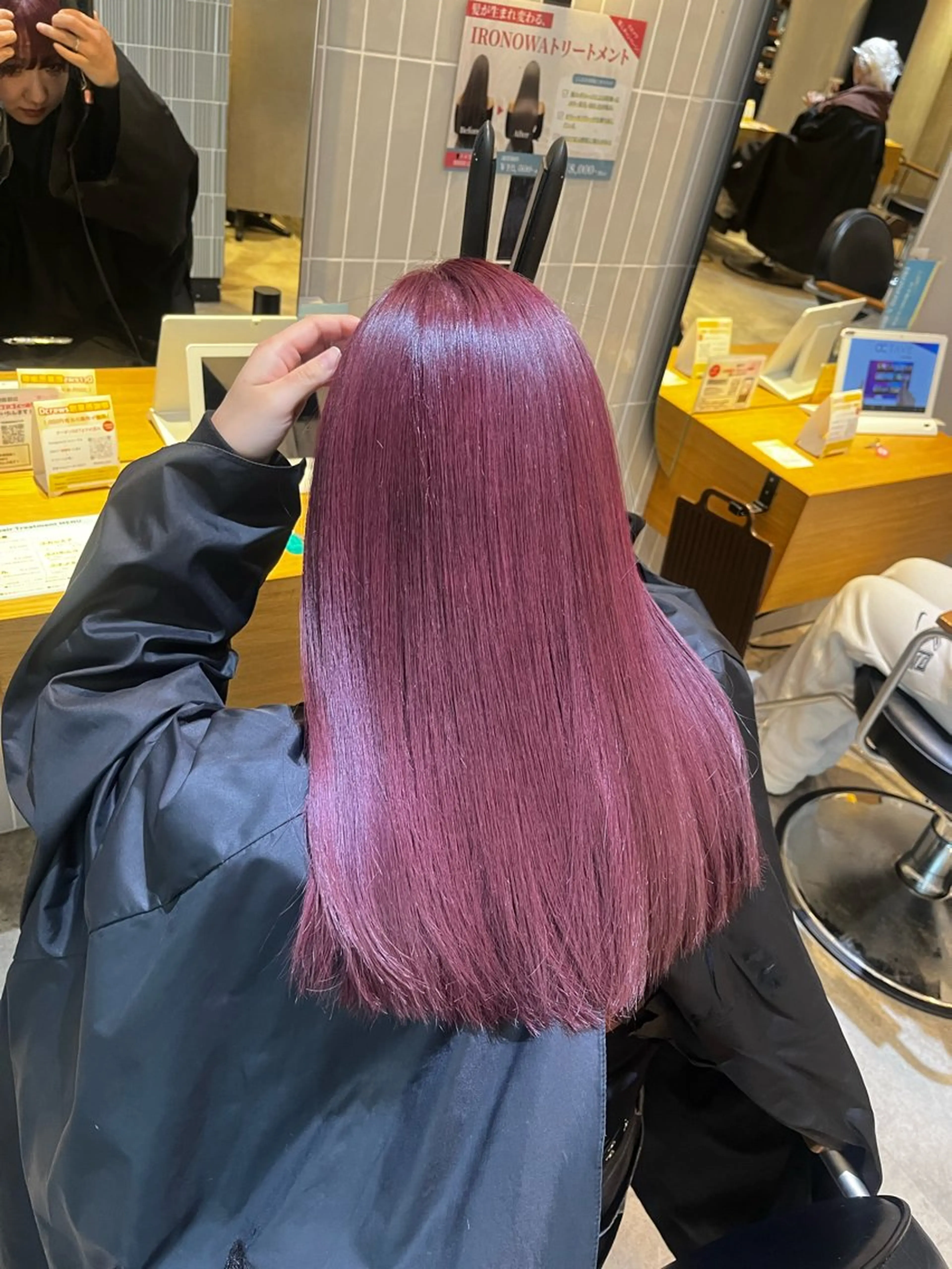 ロング カラー ベージュカラー ブリーチ ブラウンカラー ケアブリーチ カシス ヘアカラー トリートメント ラフィスヘアードープ所属・👑髪質改善Wカラー /グレージュ/アユカのヘアスタイル