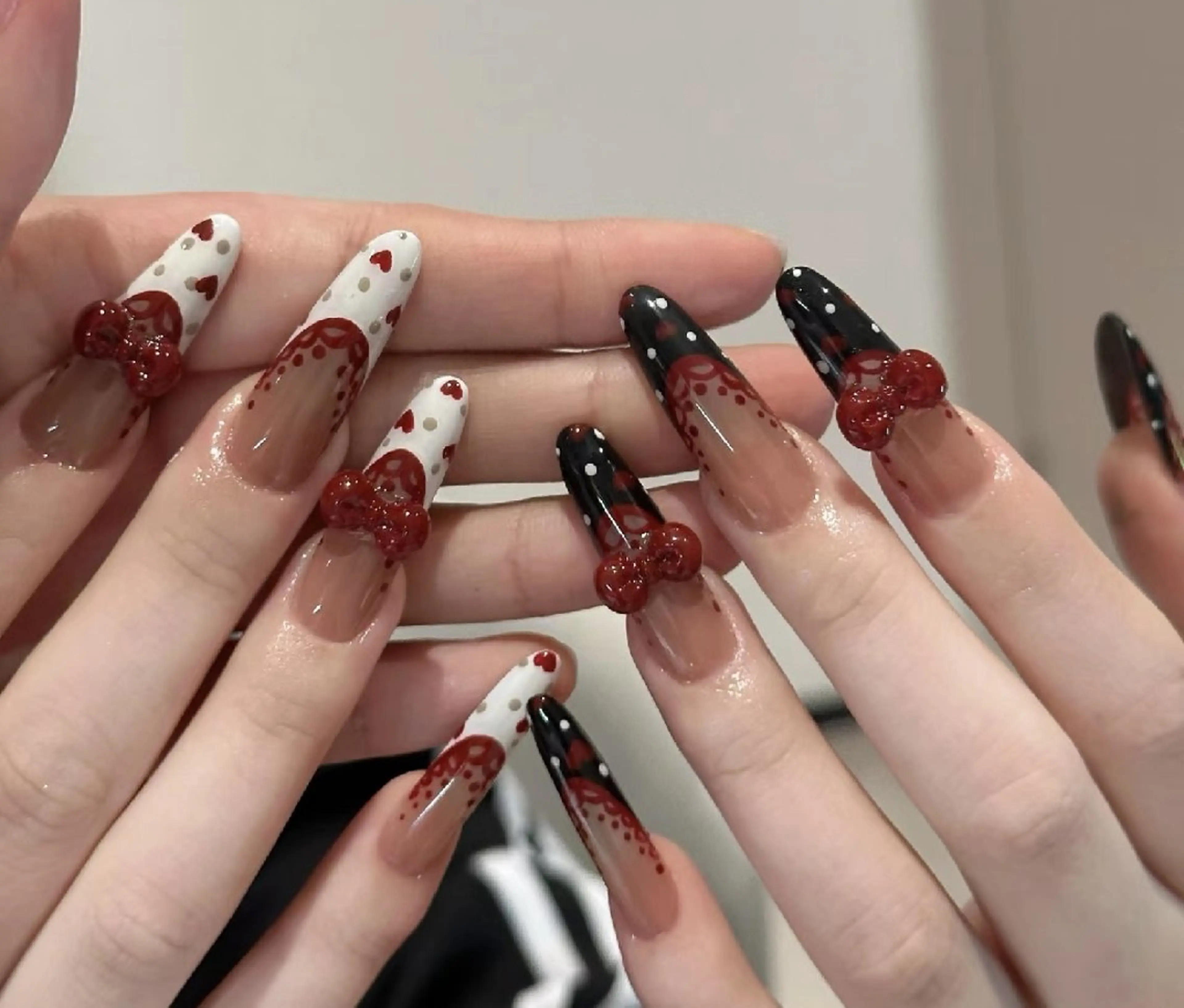 ネイル チークネイル 長さ出し フレンチネイル ジェルネイル キラキラネイル ハンドネイル UM Nail Salonのネイルデザイン