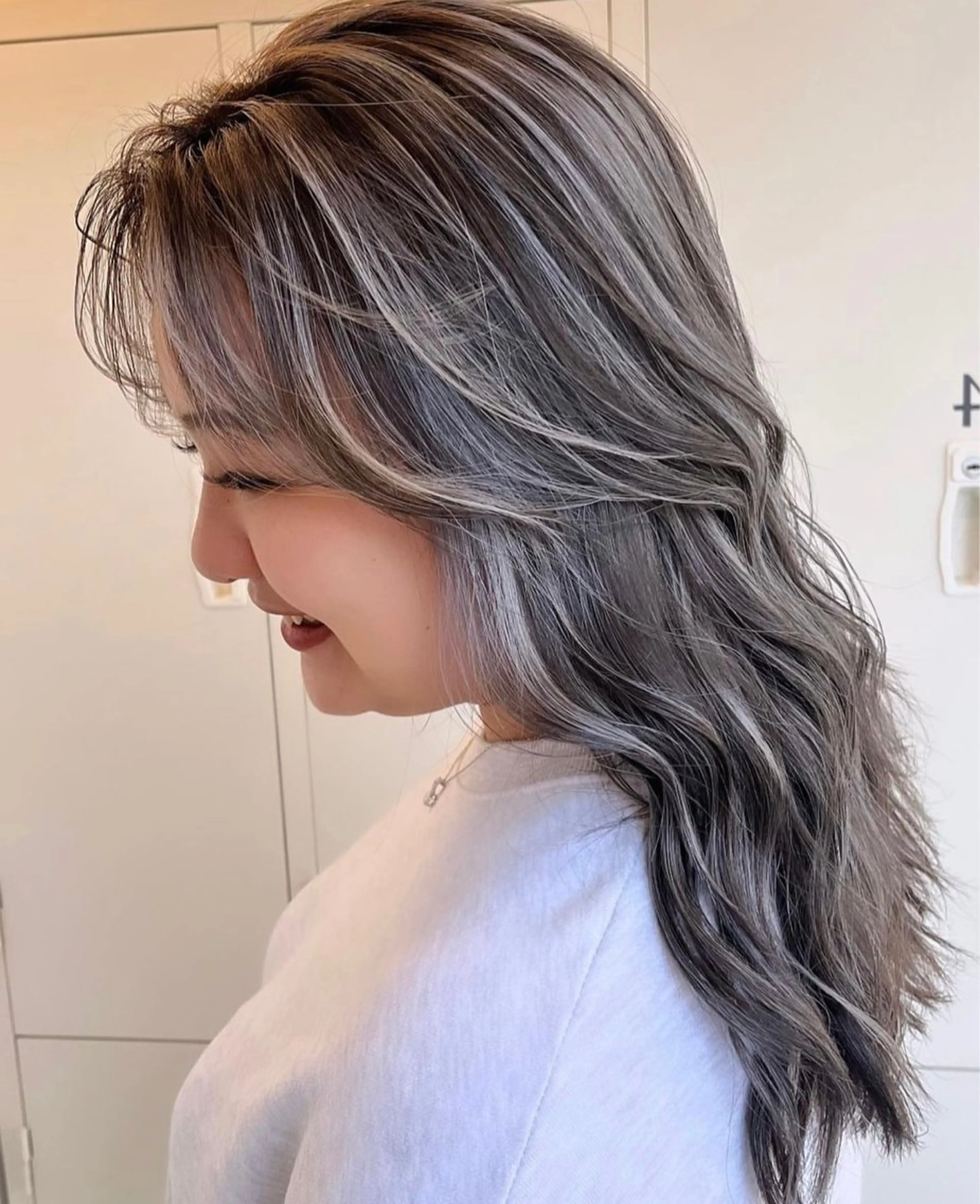 セミロング ヘアカラー トリートメント karin💋海外風 ハイトーン/レイヤーのヘアスタイル