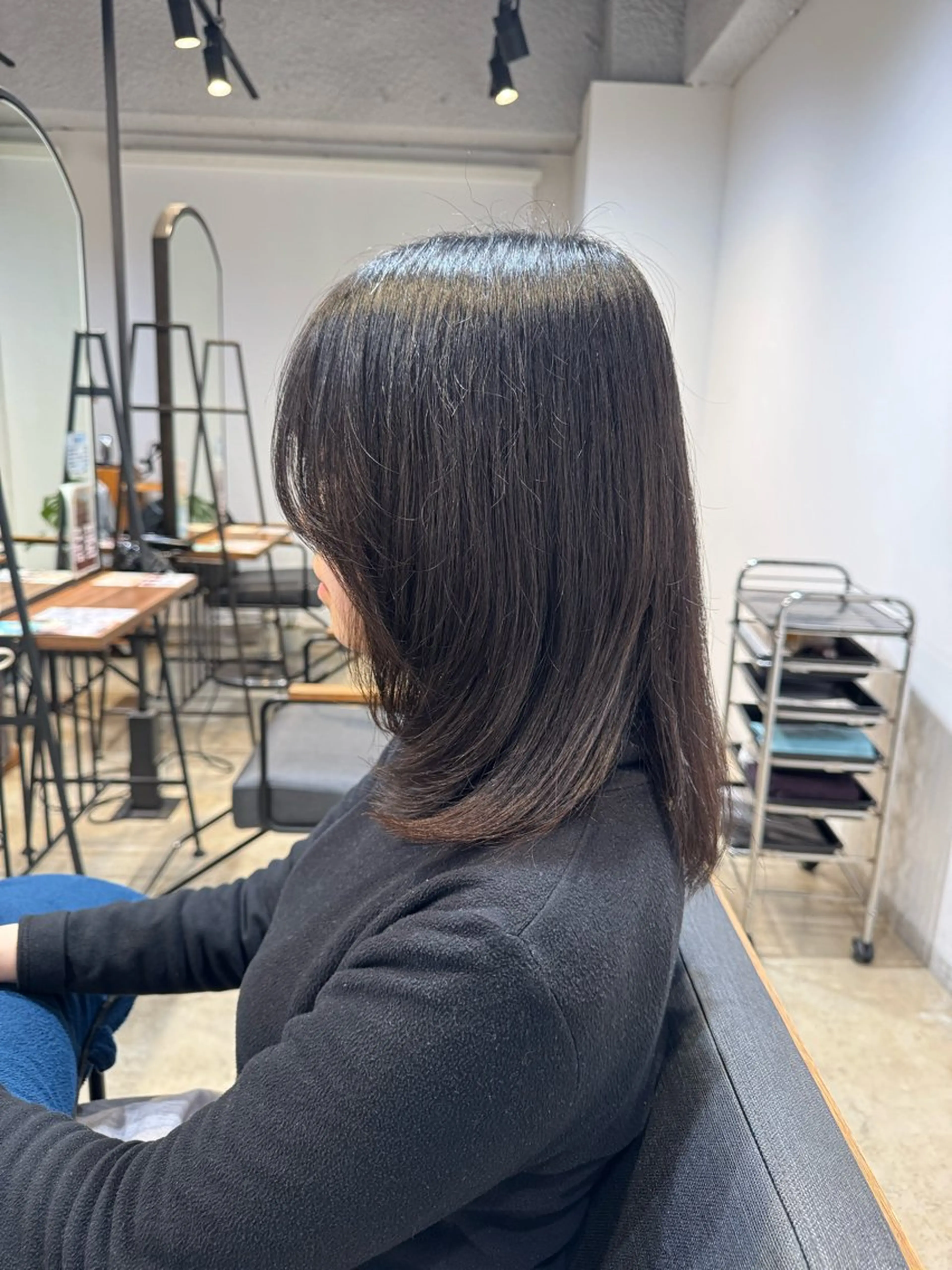 ミディアム 顔まわりレイヤー 顔周りカット レイヤーカット レイヤー/透明感ツヤ カラー/Rinのヘアスタイル