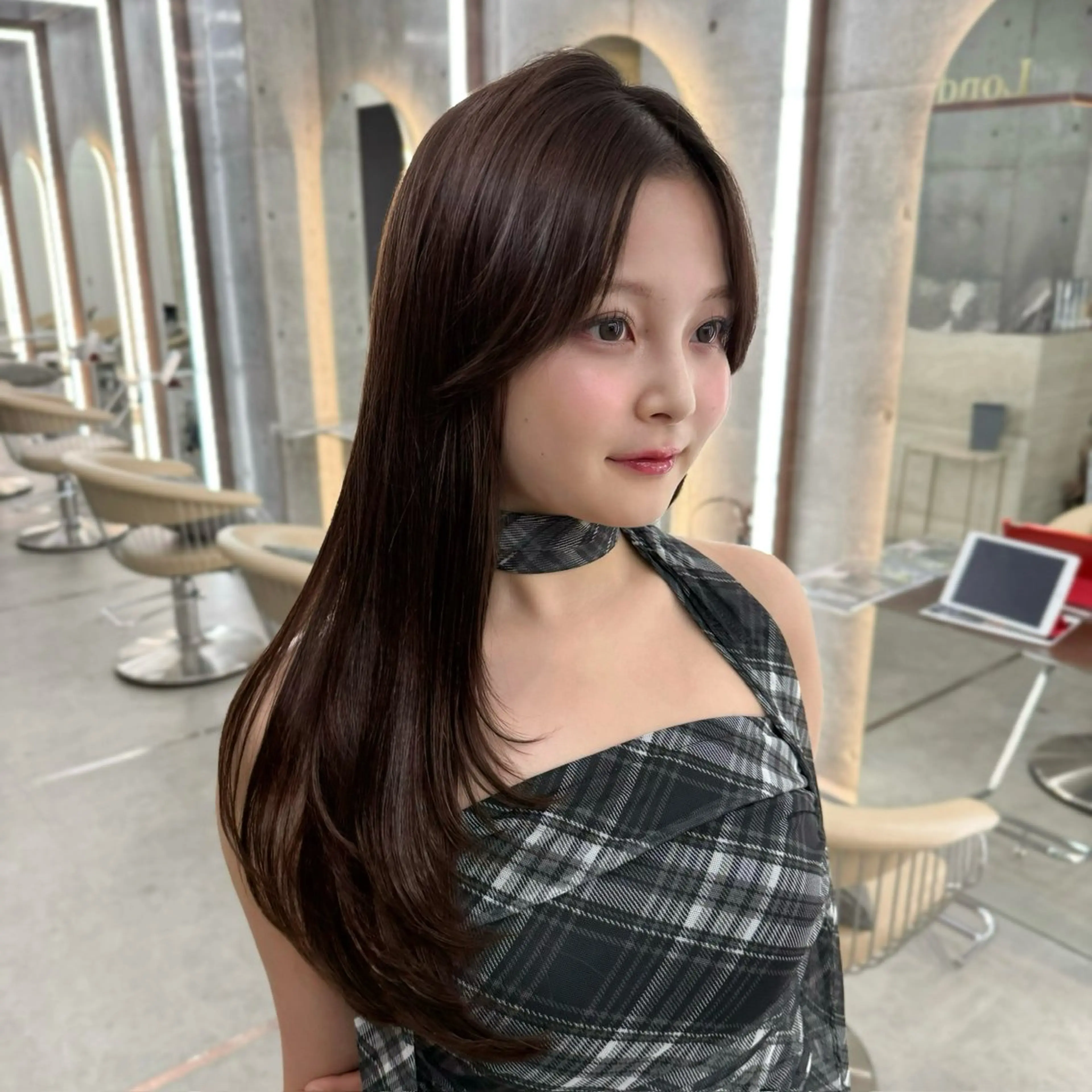 ロング カラー カット トリートメント 韓国レイヤー🩵ダメ ージレスケアカラーのヘアスタイル
