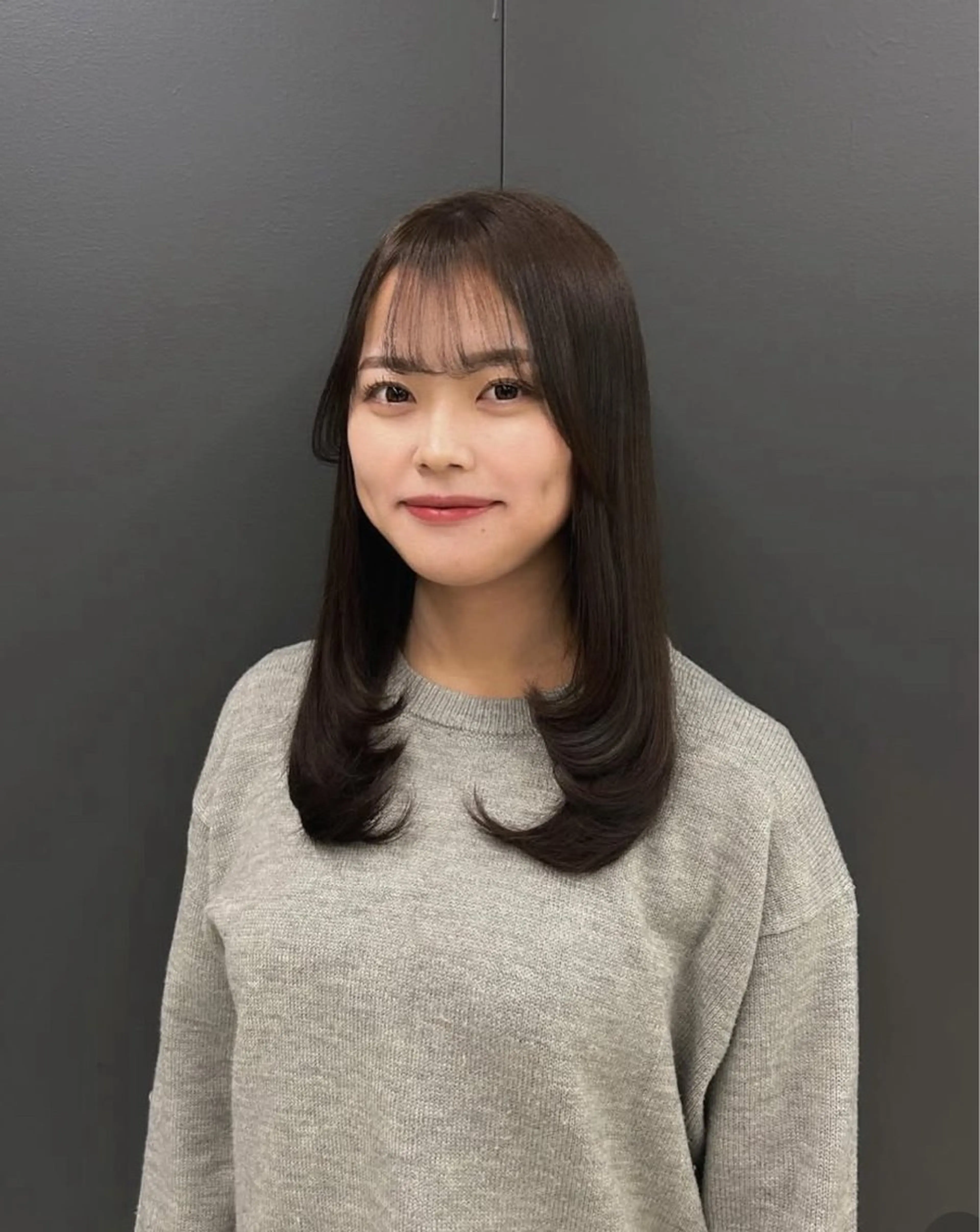 セミロング レイヤーカット Ruth Ebiのヘアスタイル