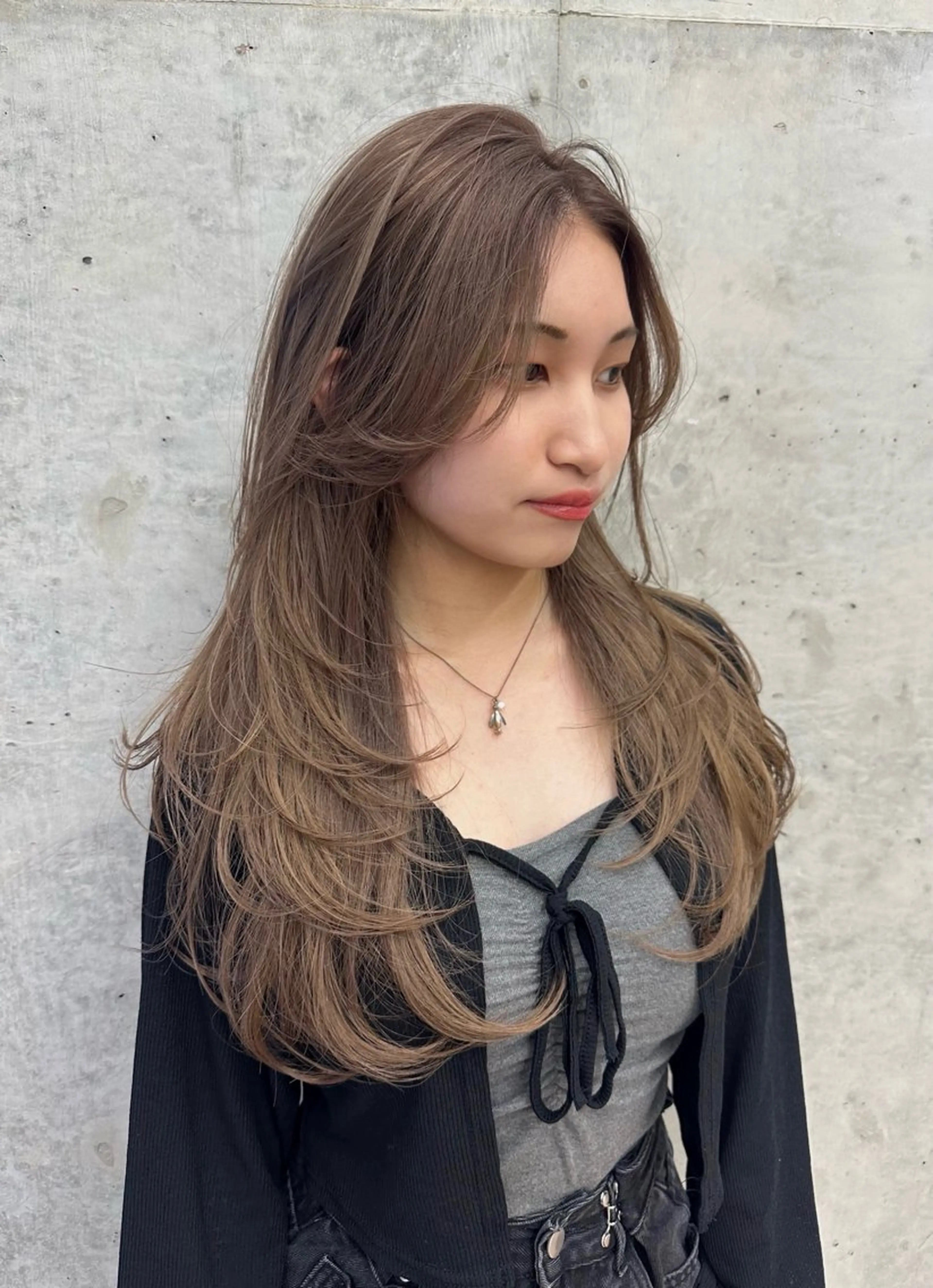 ロング レイヤーカット ヘアカラー 森本 笑のヘアスタイル