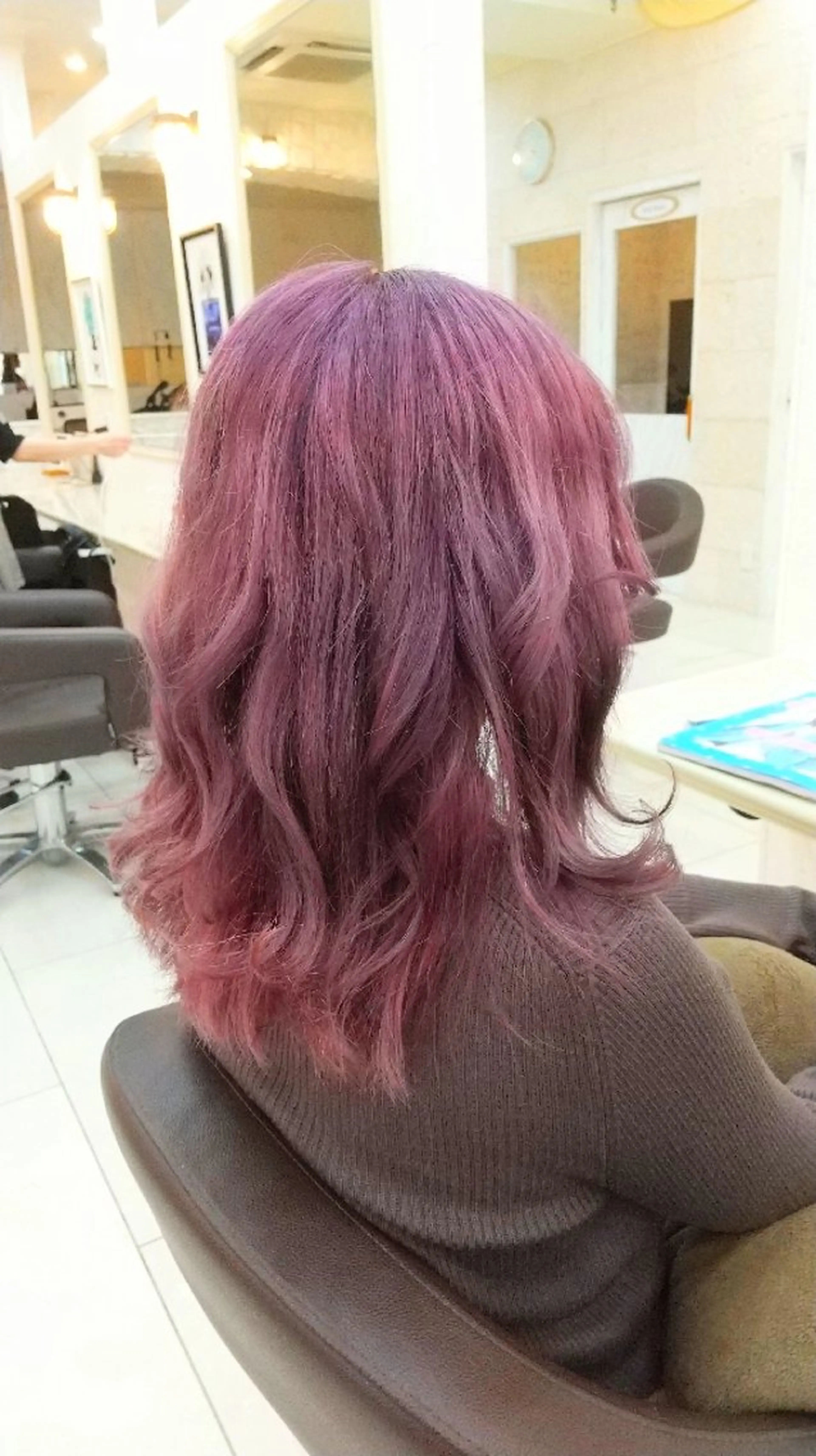 セミロング カラー ブリーチ ダブルカラー ピンクカラー 小林暢🌟Orque 髪質改善サロン🌙のヘアスタイル