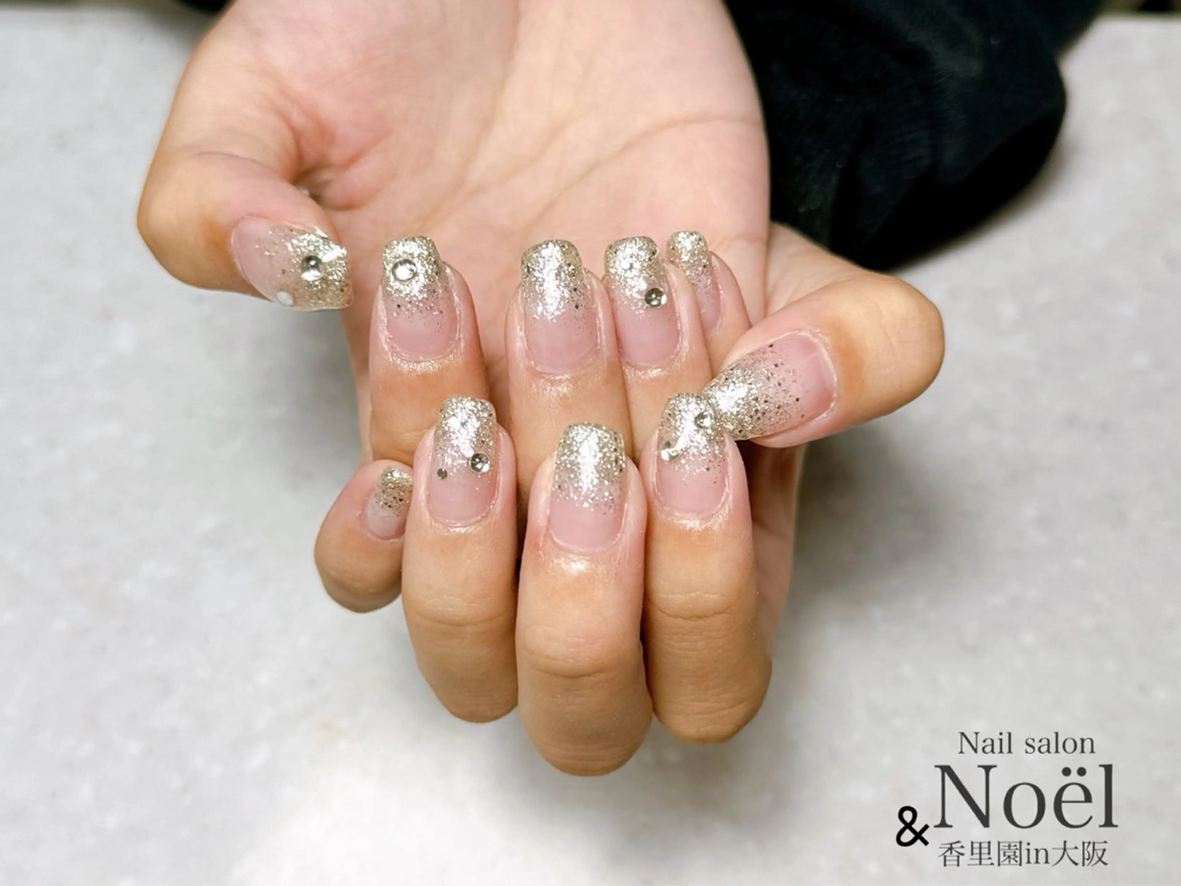 ネイル グラデーション ラメ(グリッター) ラメグラデーション シルバー Nailsalon Noël所属・Nailsalon ＆Noelのネイルデザイン
