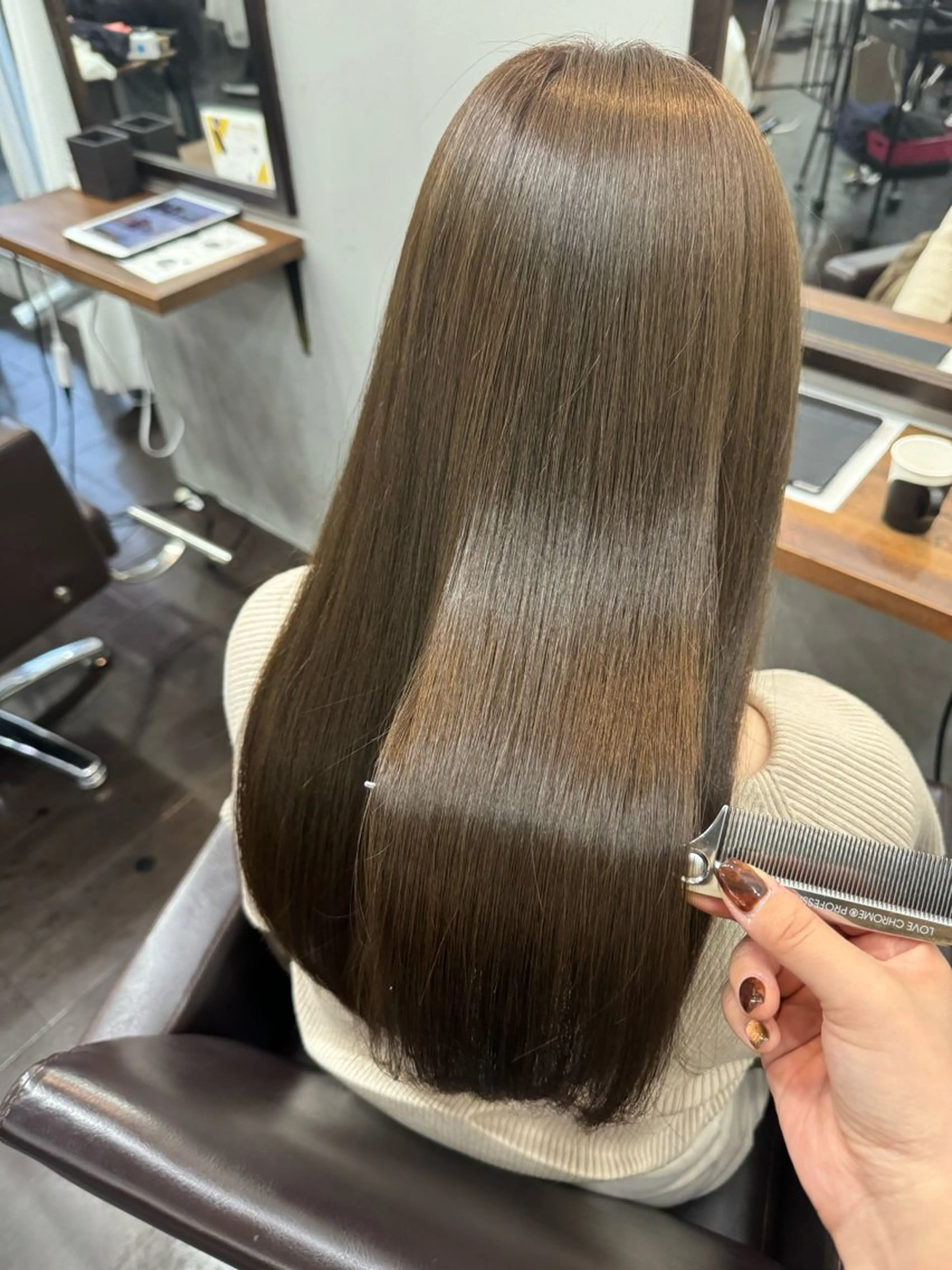 ロング カラー ベージュカラー オリーブベージュ 髪質改善 トリートメント カット ヘアカラー トリートメント 難波 茜のヘアスタイル