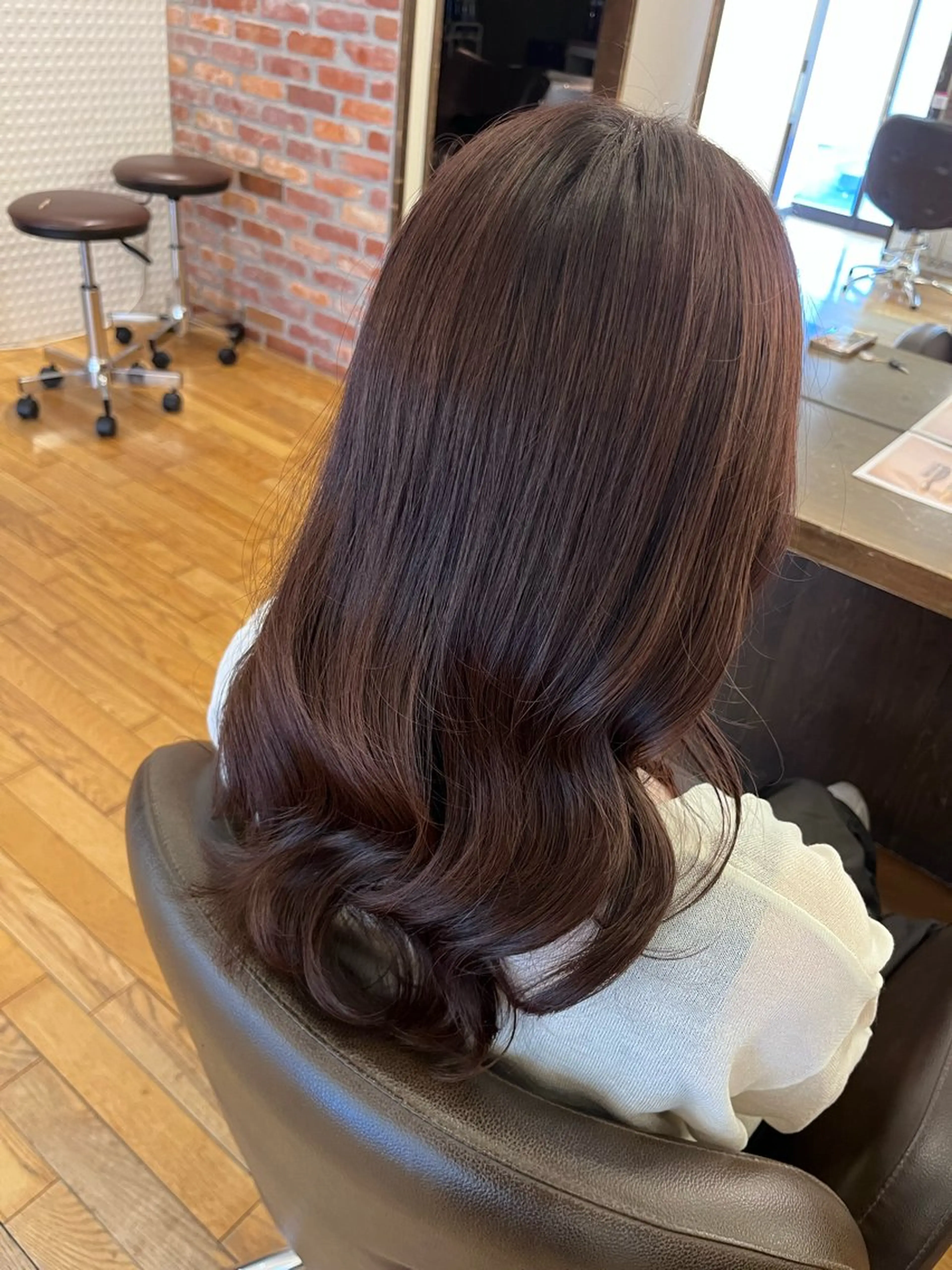 ロング カラー ブラウンカラー パープルカラー パープルブラウン カット ヘアカラー トリートメント 透明感美肌カラー/ 岡田澪香のヘアスタイル