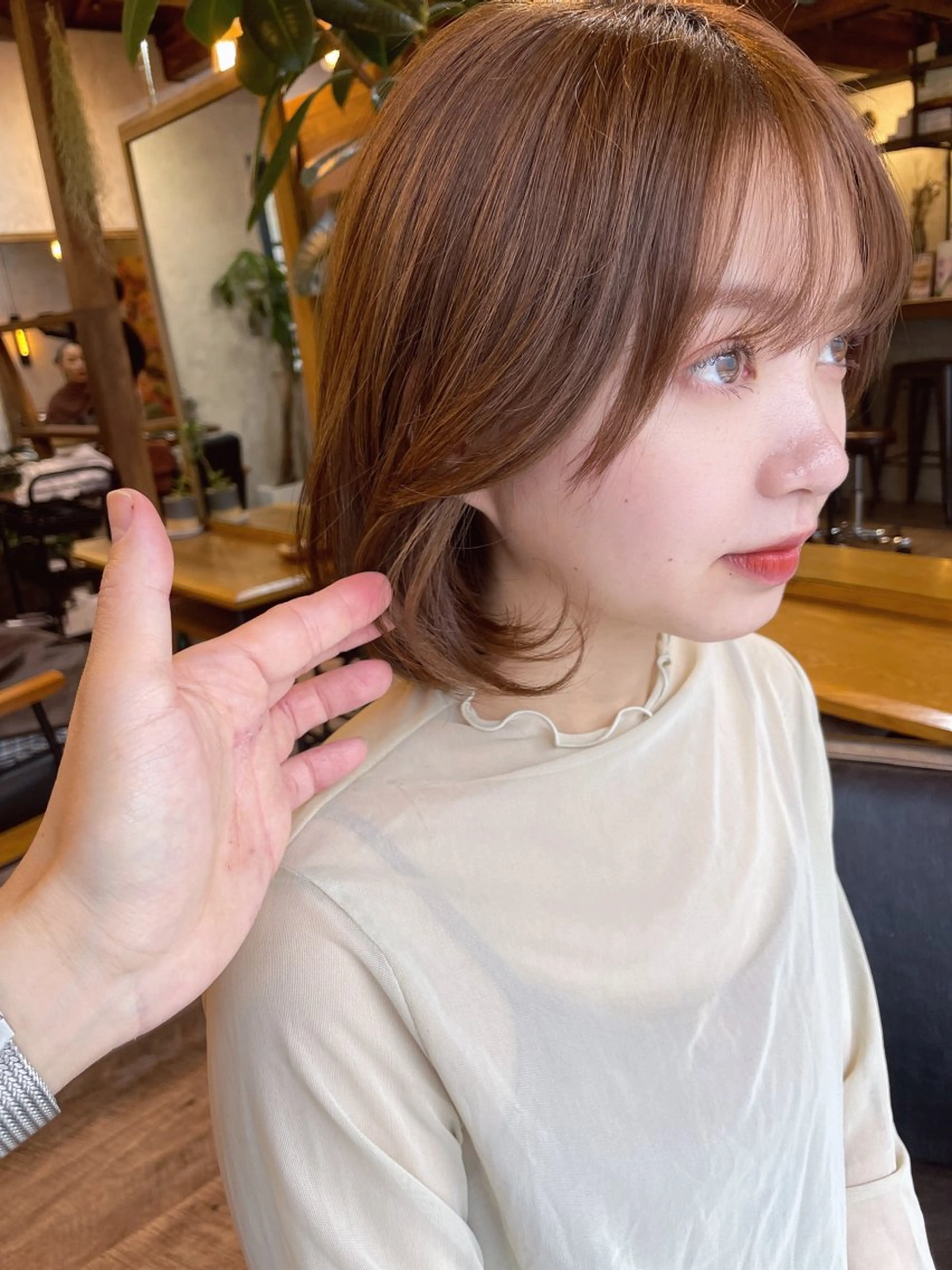 ミディアム カラー 切りっぱなしボブ ボブレイヤー ボブ くびれヘア 顔まわりレイヤー カット ヘアカラー 結べるレイヤーボブ くびれLady表参道のヘアスタイル