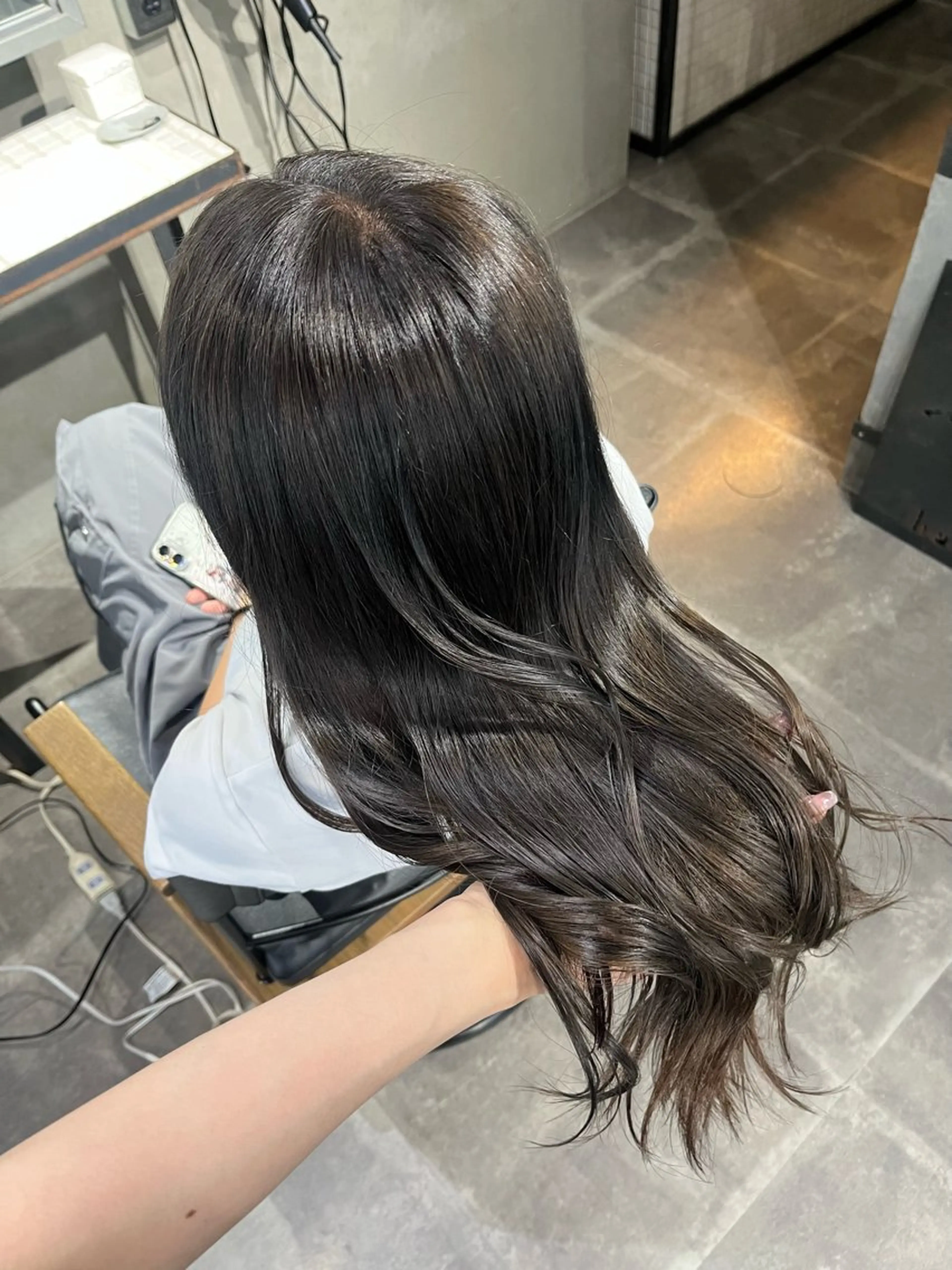 セミロング カラー ブリーチ 透明感カラー グレージュ シアーグレージュ ヘアカラー トリートメント 🫧透明感カラー🫧 小亀 日菜のヘアスタイル