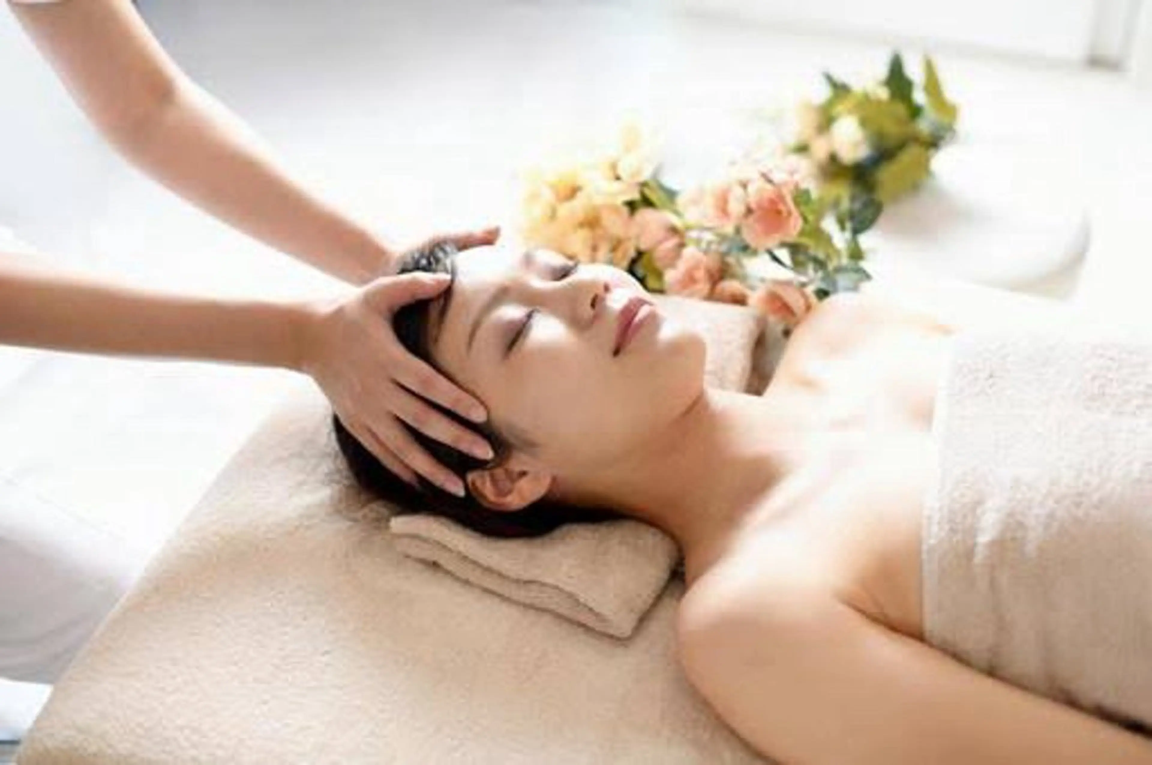 目、首、肩のお疲れに🤲🏻ドライヘッドスパ50分💆🏻‍♀️✨ベッドで完全に横になった状態で施術が受けられます🎵の写真