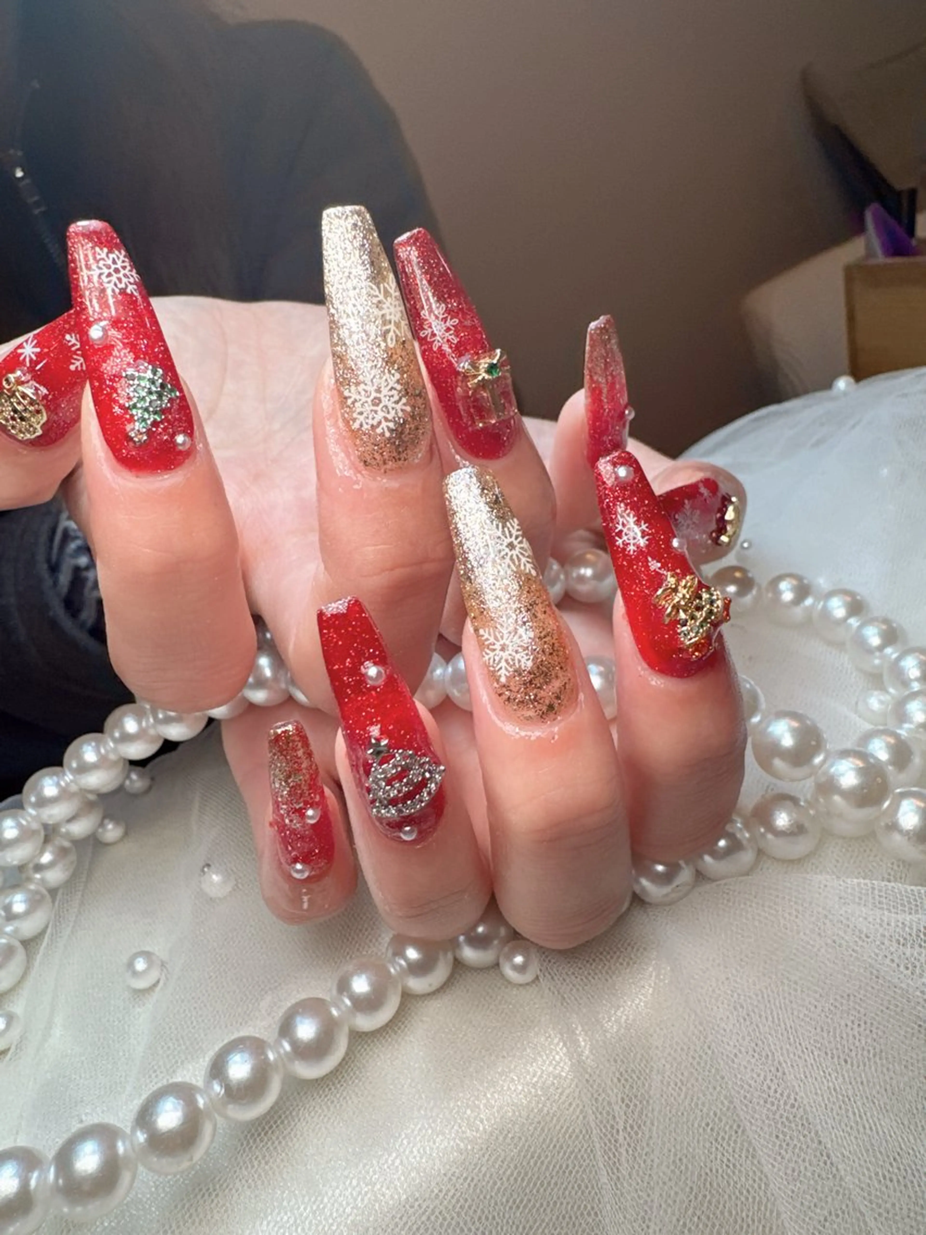 ネイル ゴールド ゴージャス キラキラネイル ラメ(グリッター) ロングネイル ハンドネイル リセス 高田馬場のネイルデザイン