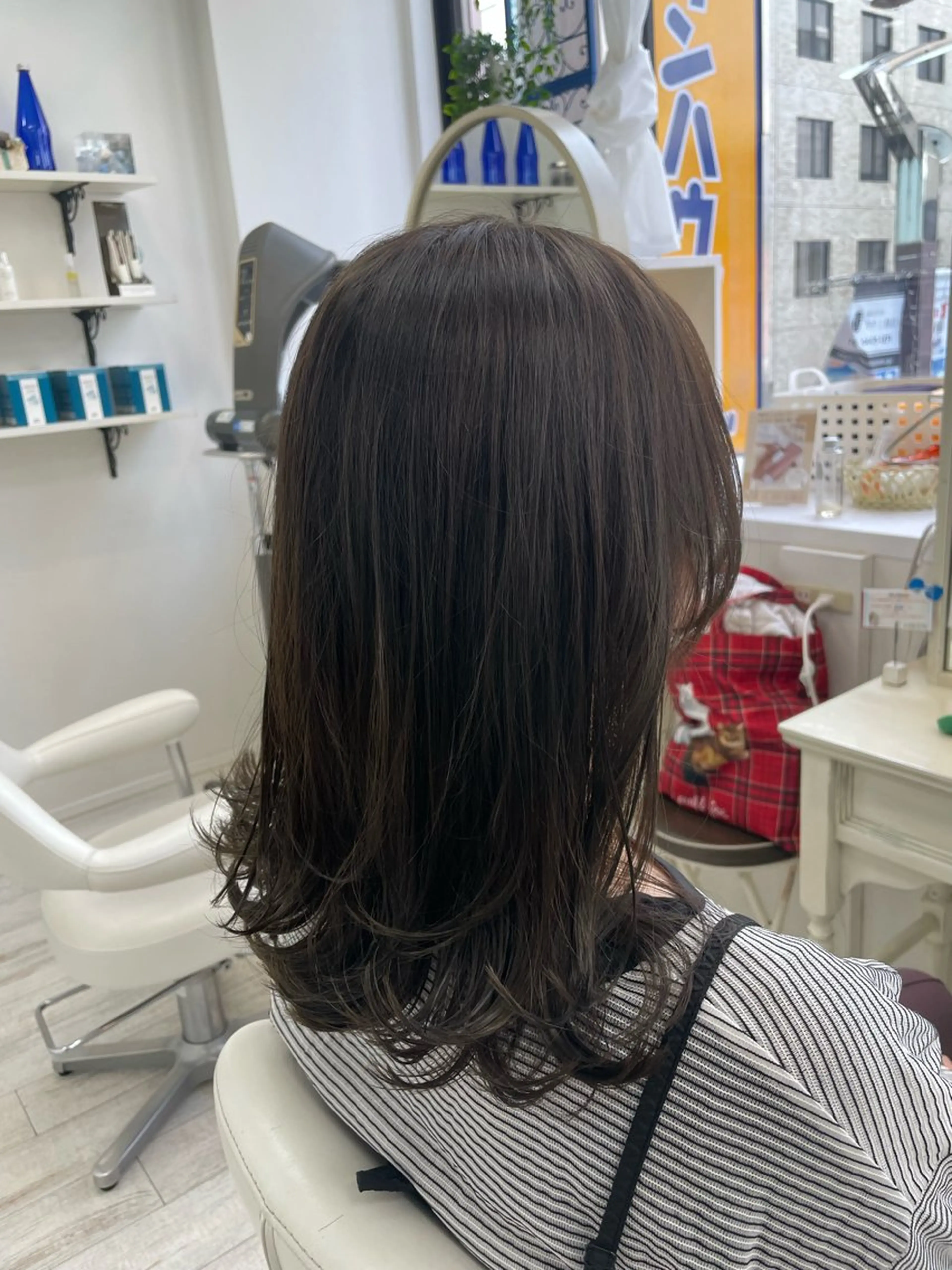 セミロング レイヤーカット カット ヘアカラー 新籾 尚哉のヘアスタイル