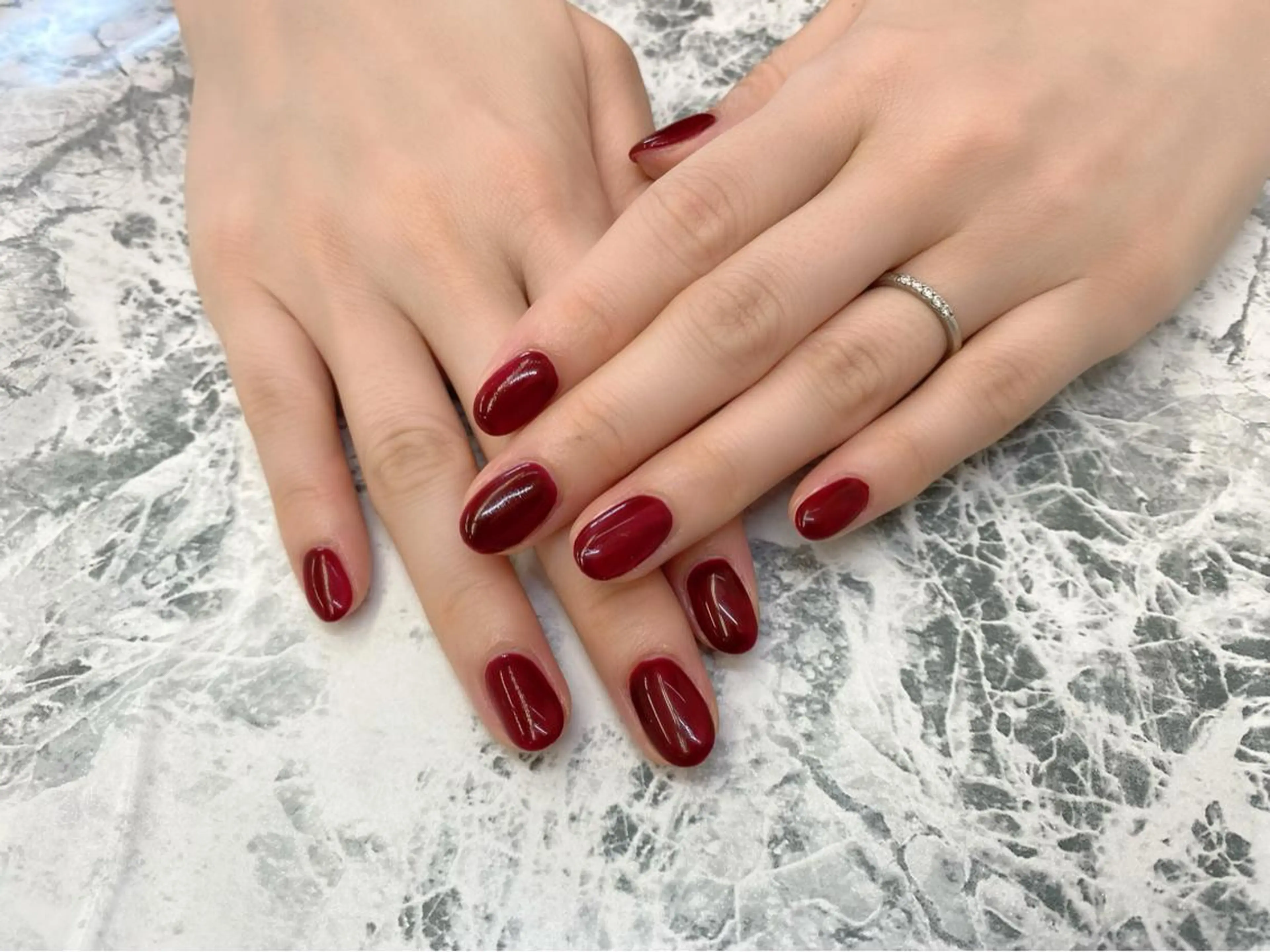 ネイル ワンカラーネイル 赤色 Can I Dressy  溝ノ口店所属・F. Neneのネイルデザイン