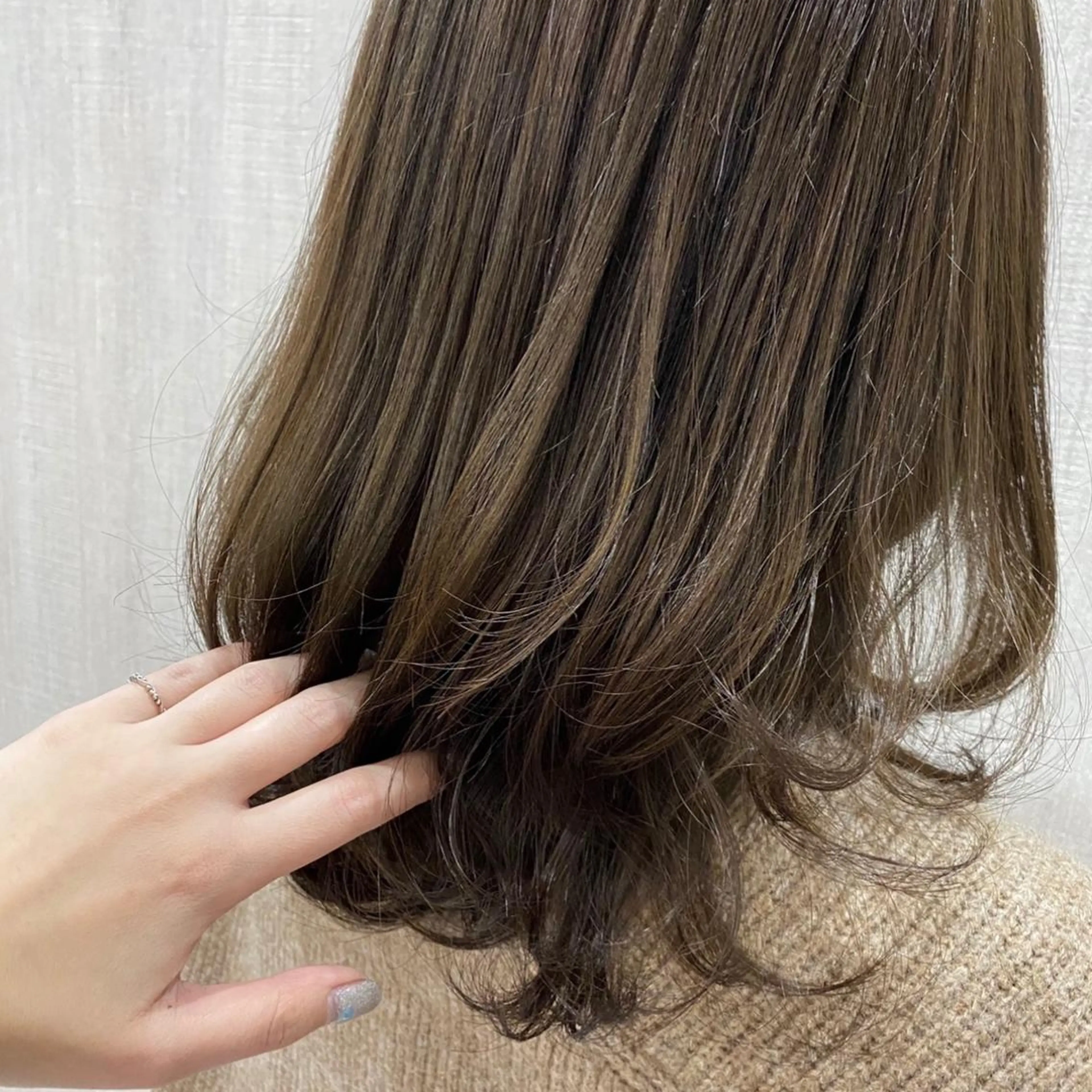ミディアム カラー カット ヘアカラー 🫧透け感⋆艶髪💎 山口アヤカのヘアスタイル