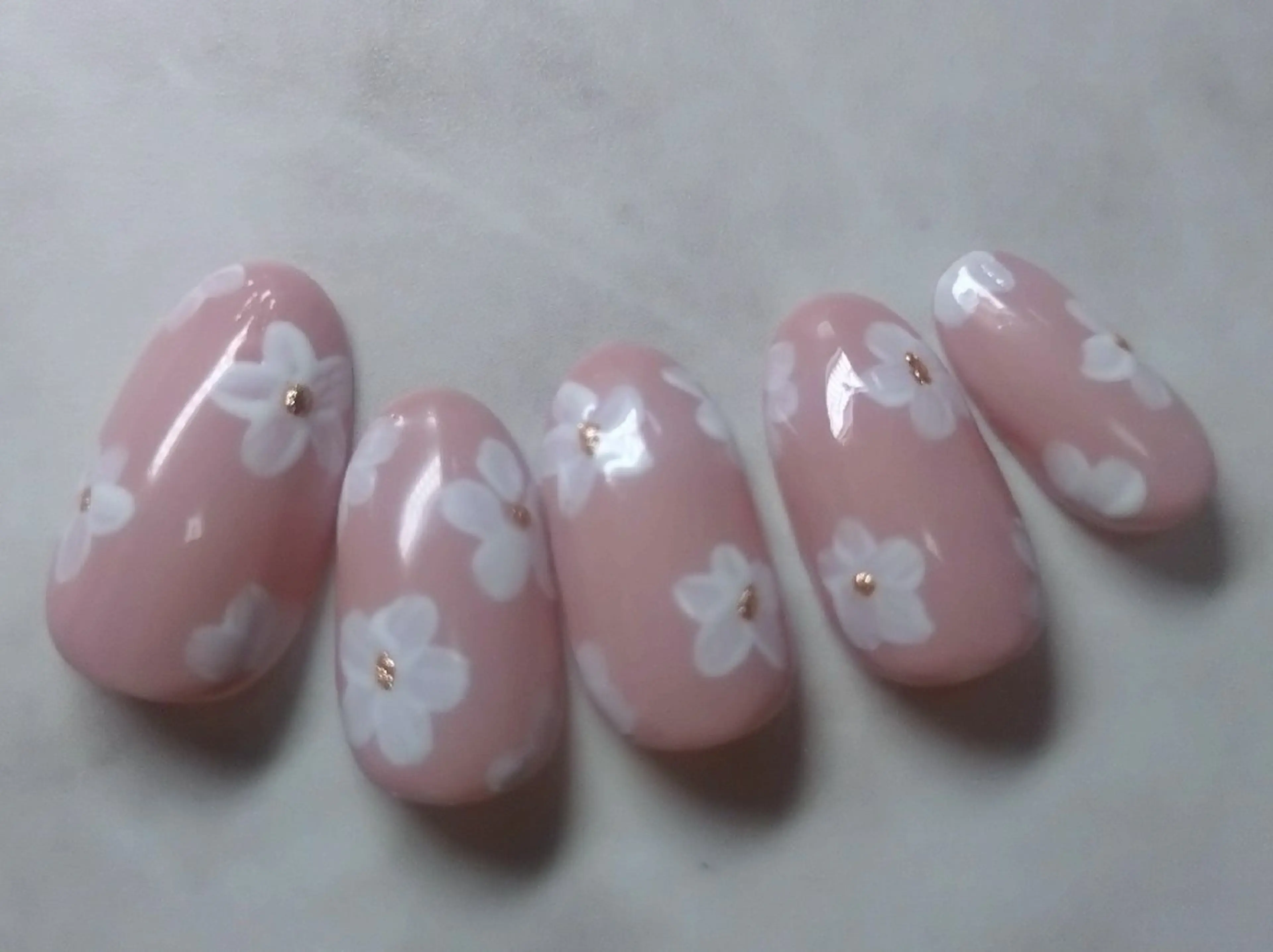 ネイル フラワーネイル ピンク ホワイト AG nail 〚　yuka　〛のネイルデザイン