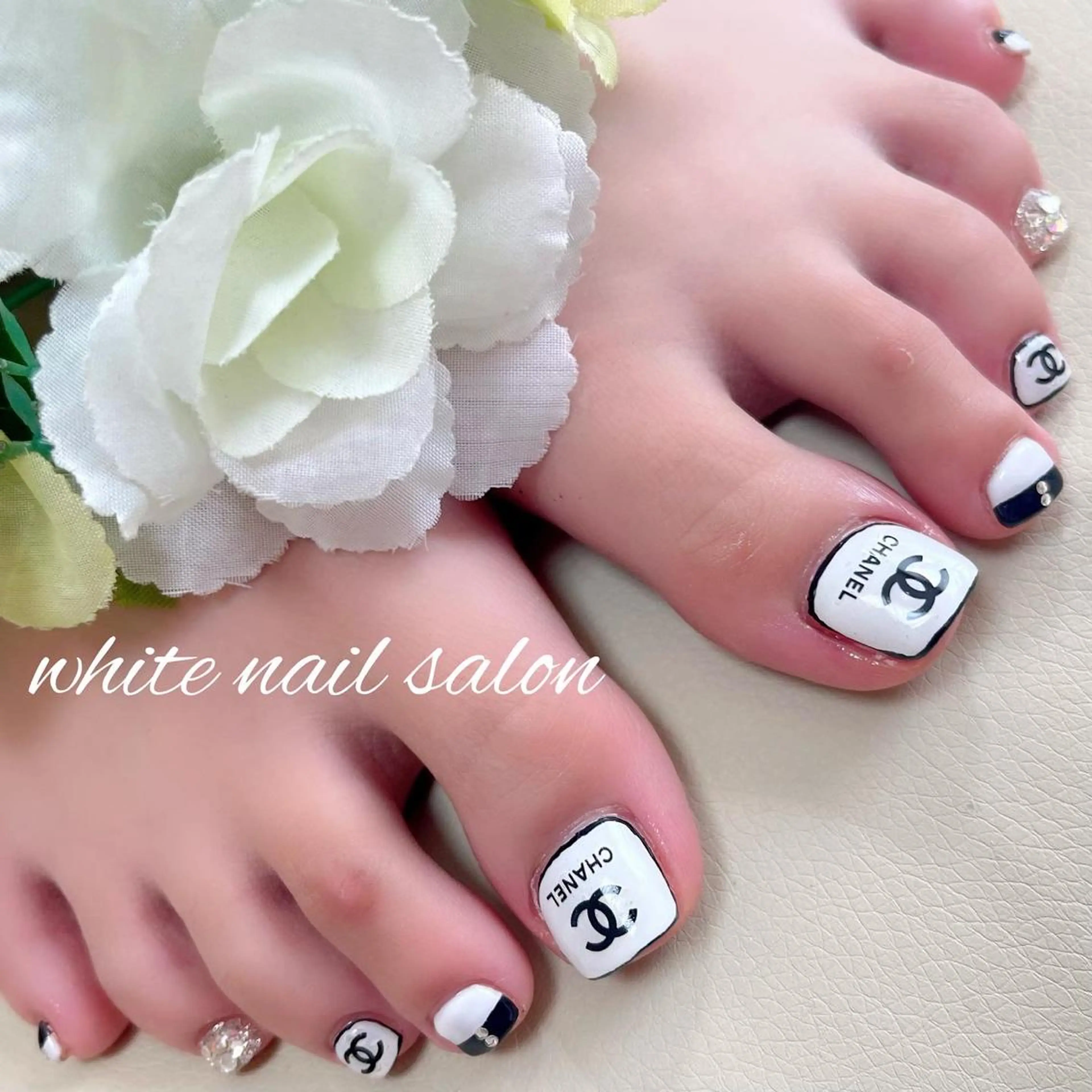 ネイル フットネイル ジェルネイル ハードジェル ラメ(グリッター) 持ち込み フットネイル white nail salonのネイルデザイン