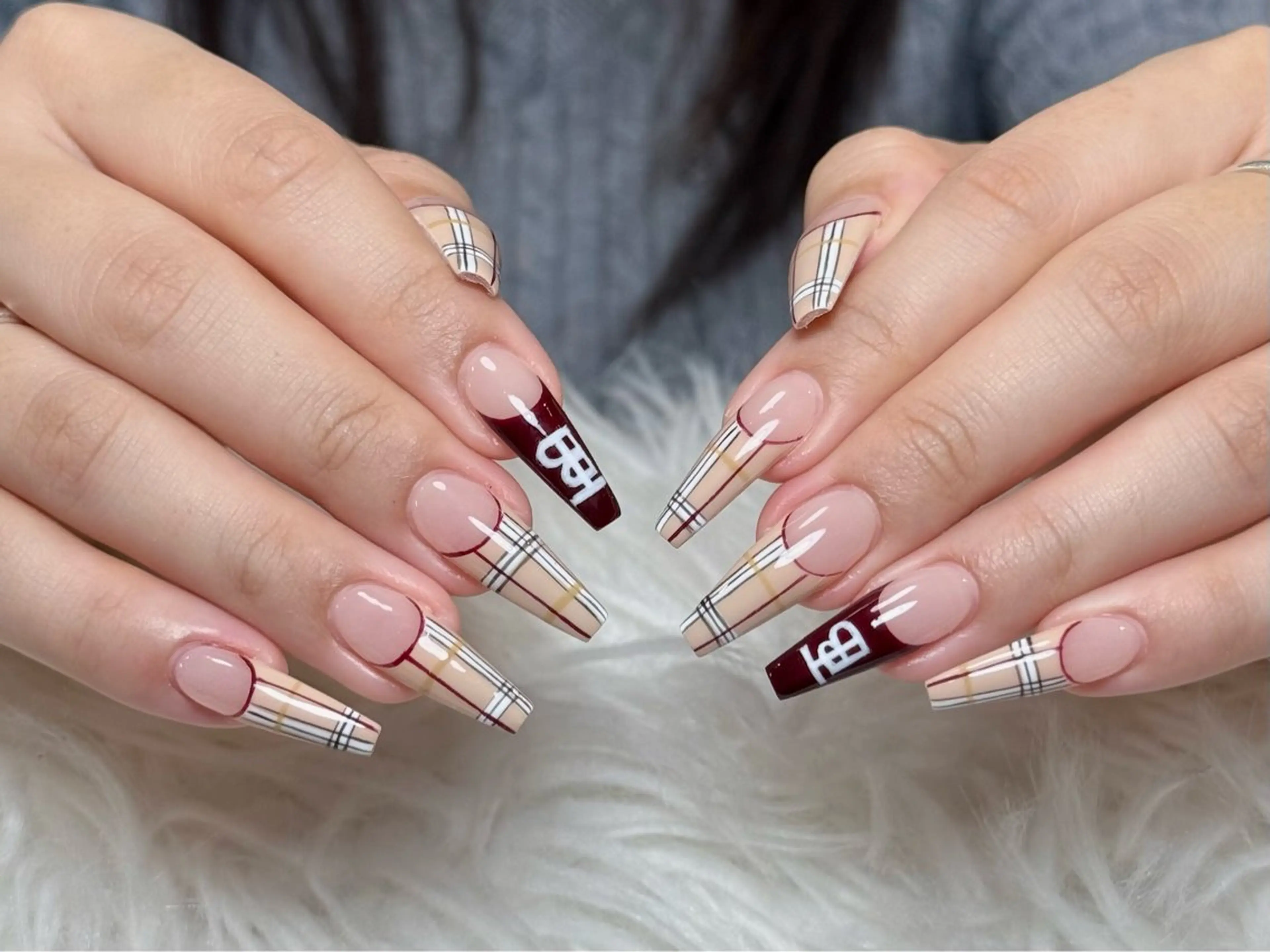 ネイル ボルドー ブラウン チークネイル ドット フットネイル ハンドネイル Julli nail所属・Julli ジュリのネイルデザイン