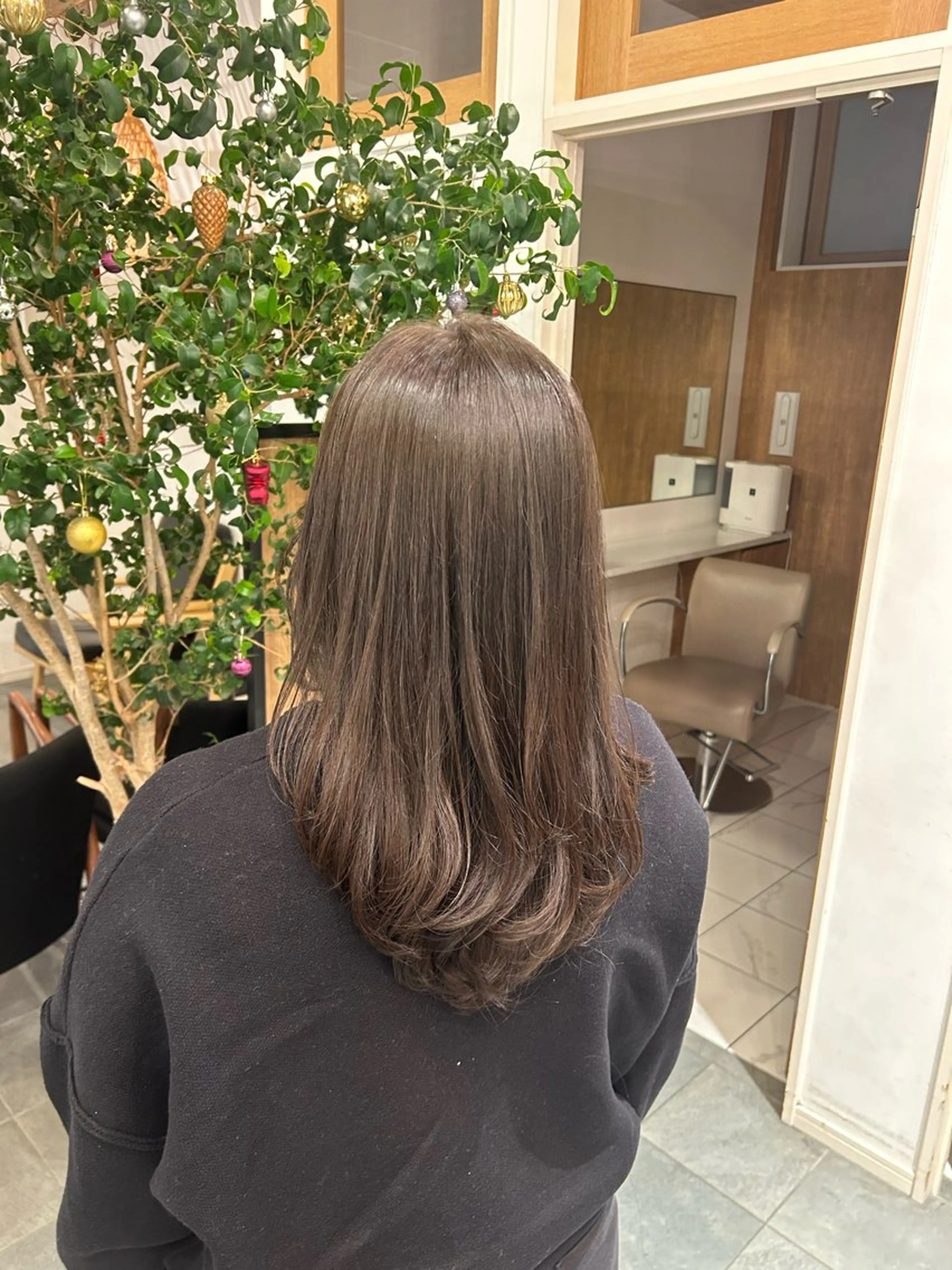 カラー ヘアカラー 根本 琴子のヘアスタイル