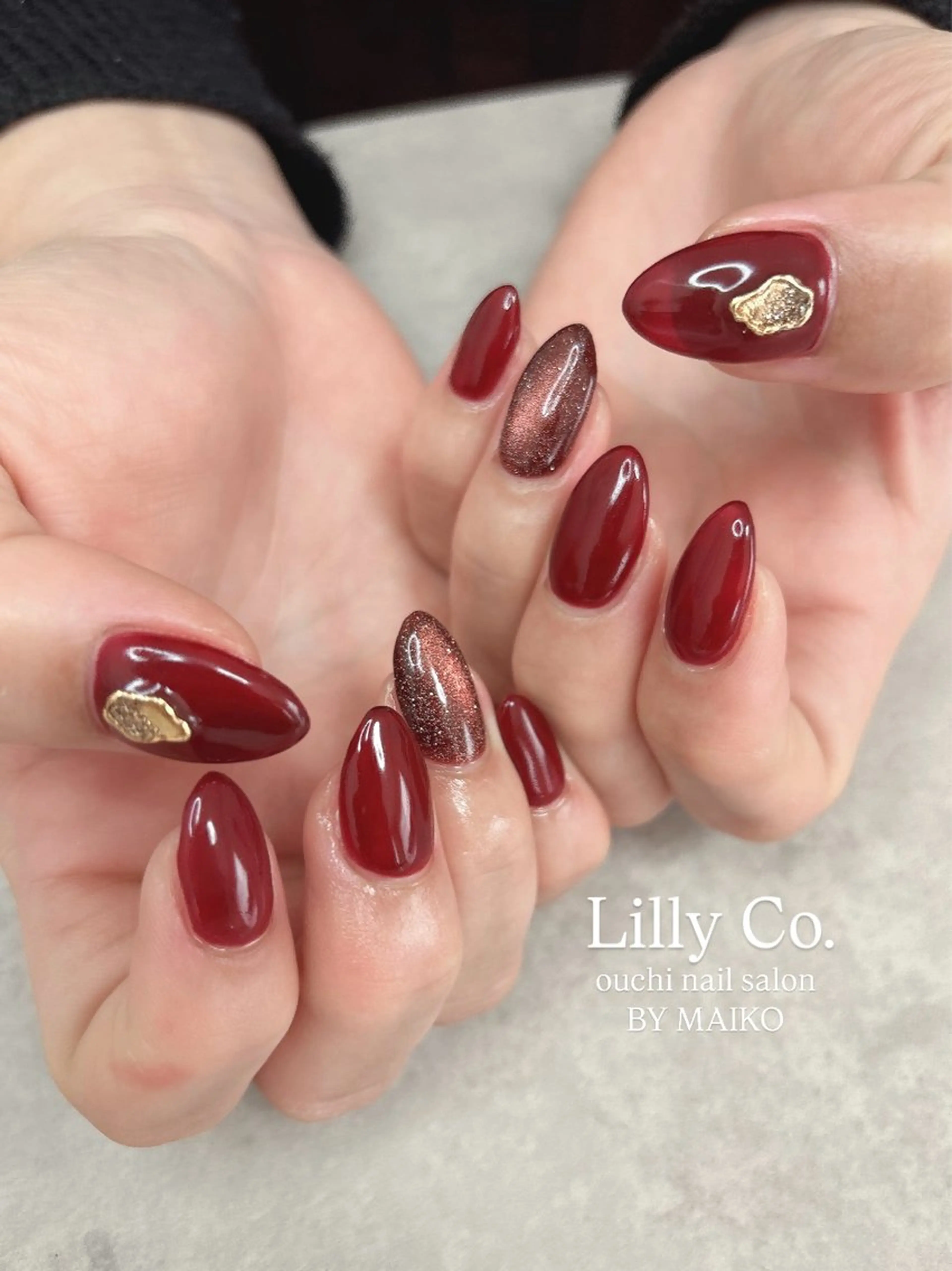 ネイル ゴールド 赤色 ハンドネイル ハンドケア Lilly Co.のネイルデザイン