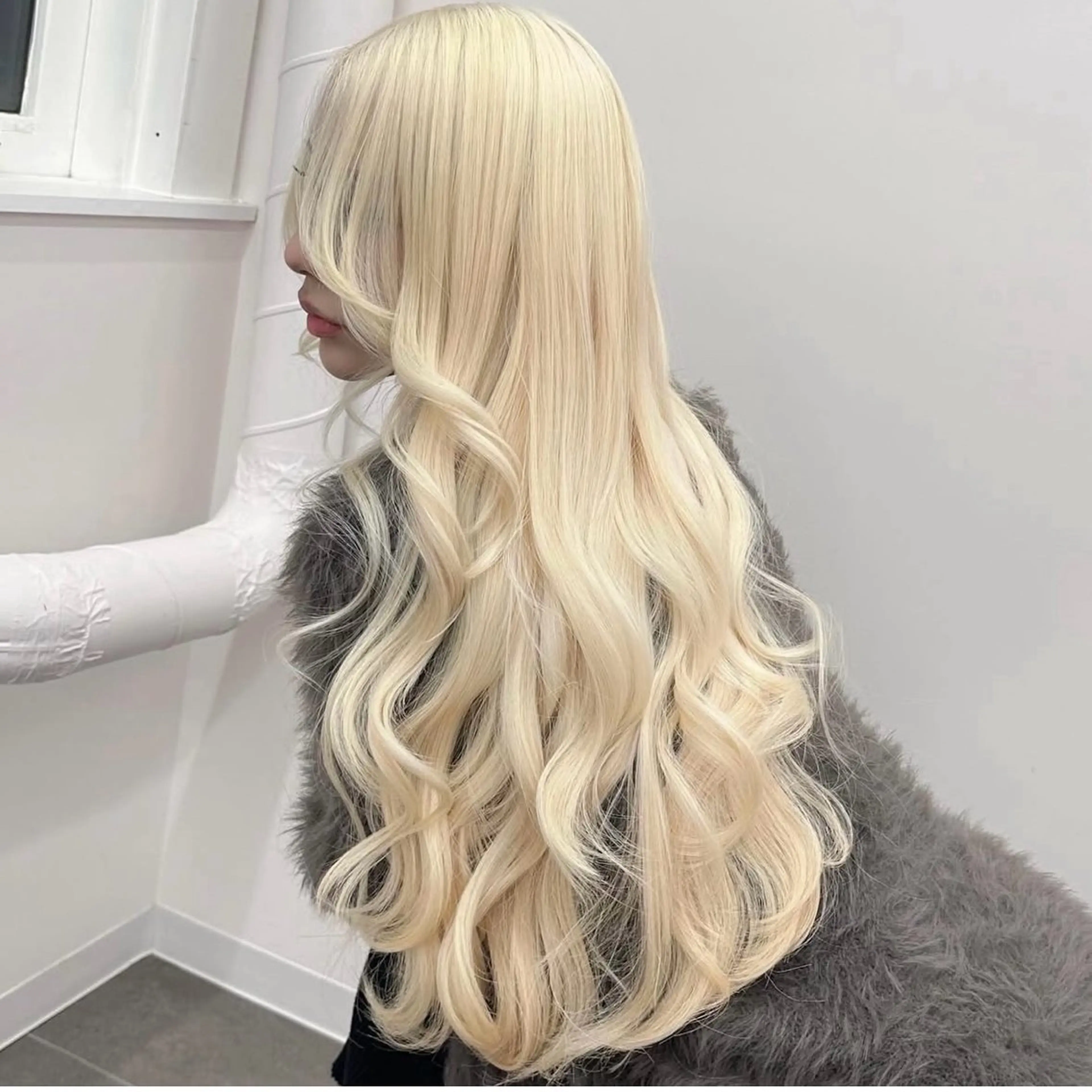 ロング カラー ブリーチ 抜きっぱなしブロンド ブロンド MIL所属・🎀透明感カラー🎀 ミサキのヘアスタイル